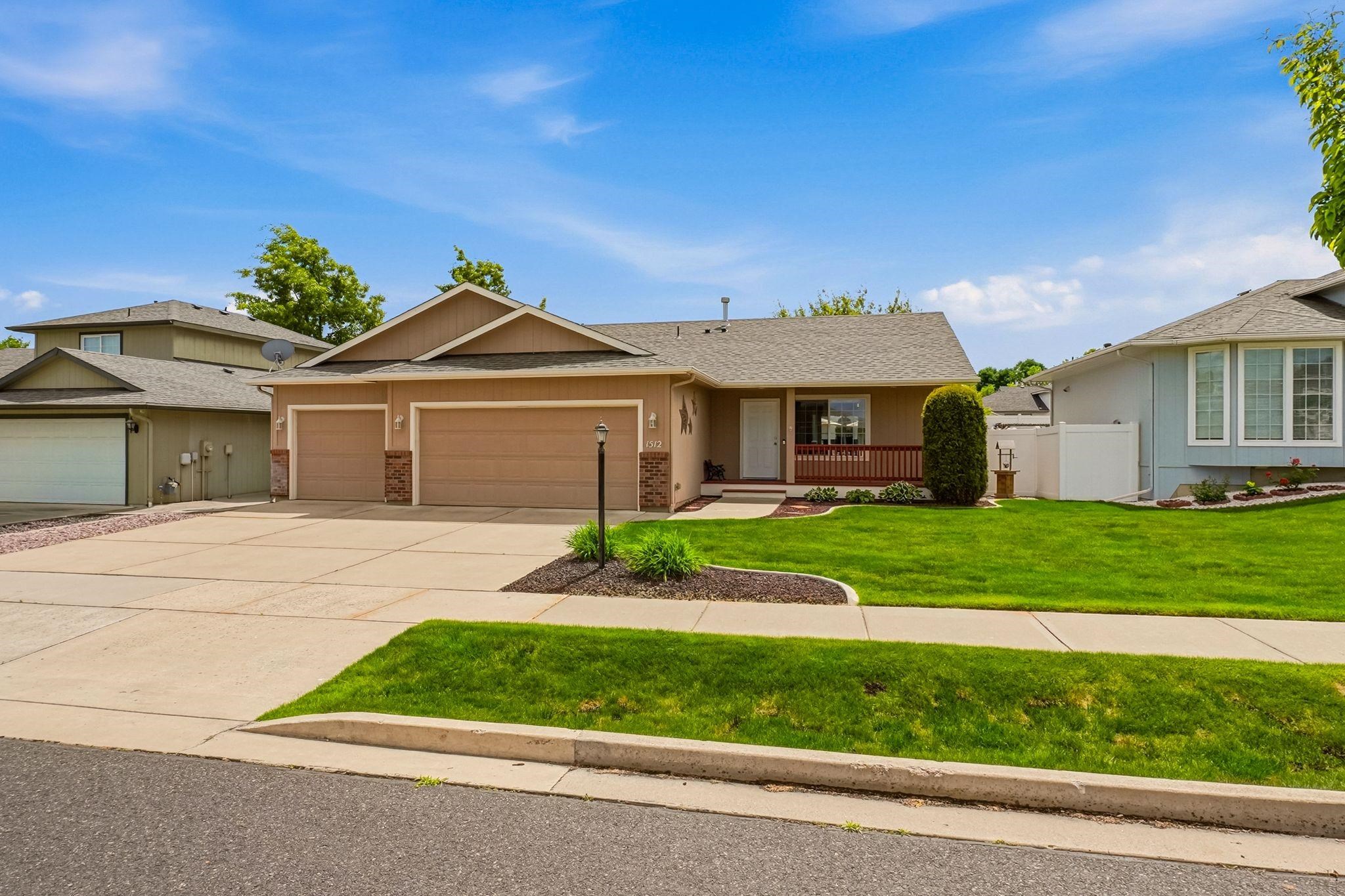 1512 E Houghton Ct - Photo 1