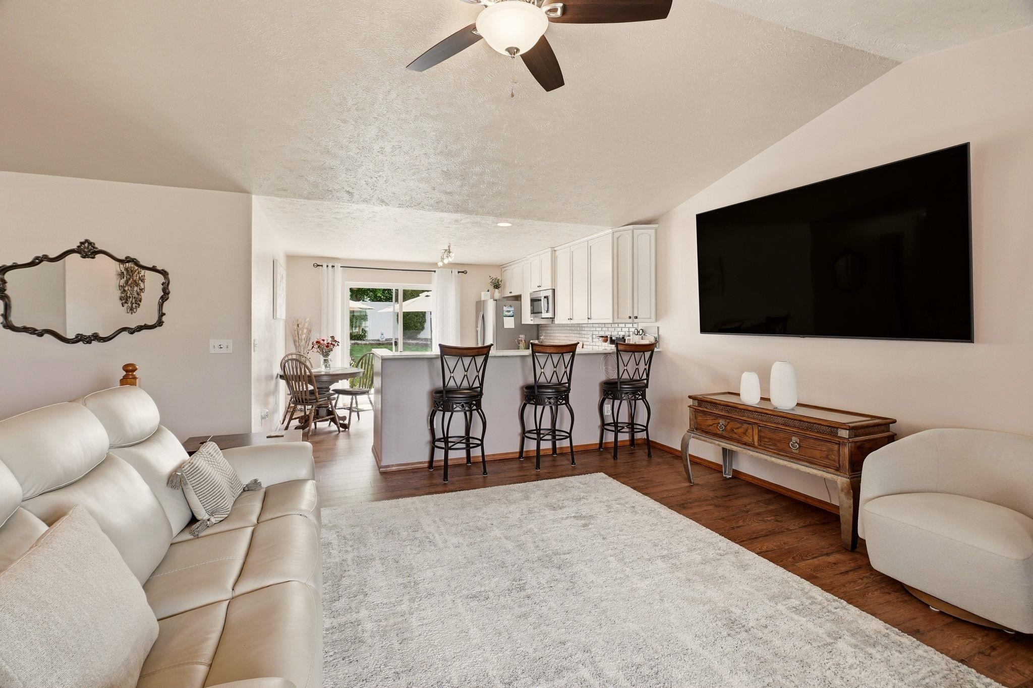 1512 E Houghton Ct - Photo 6