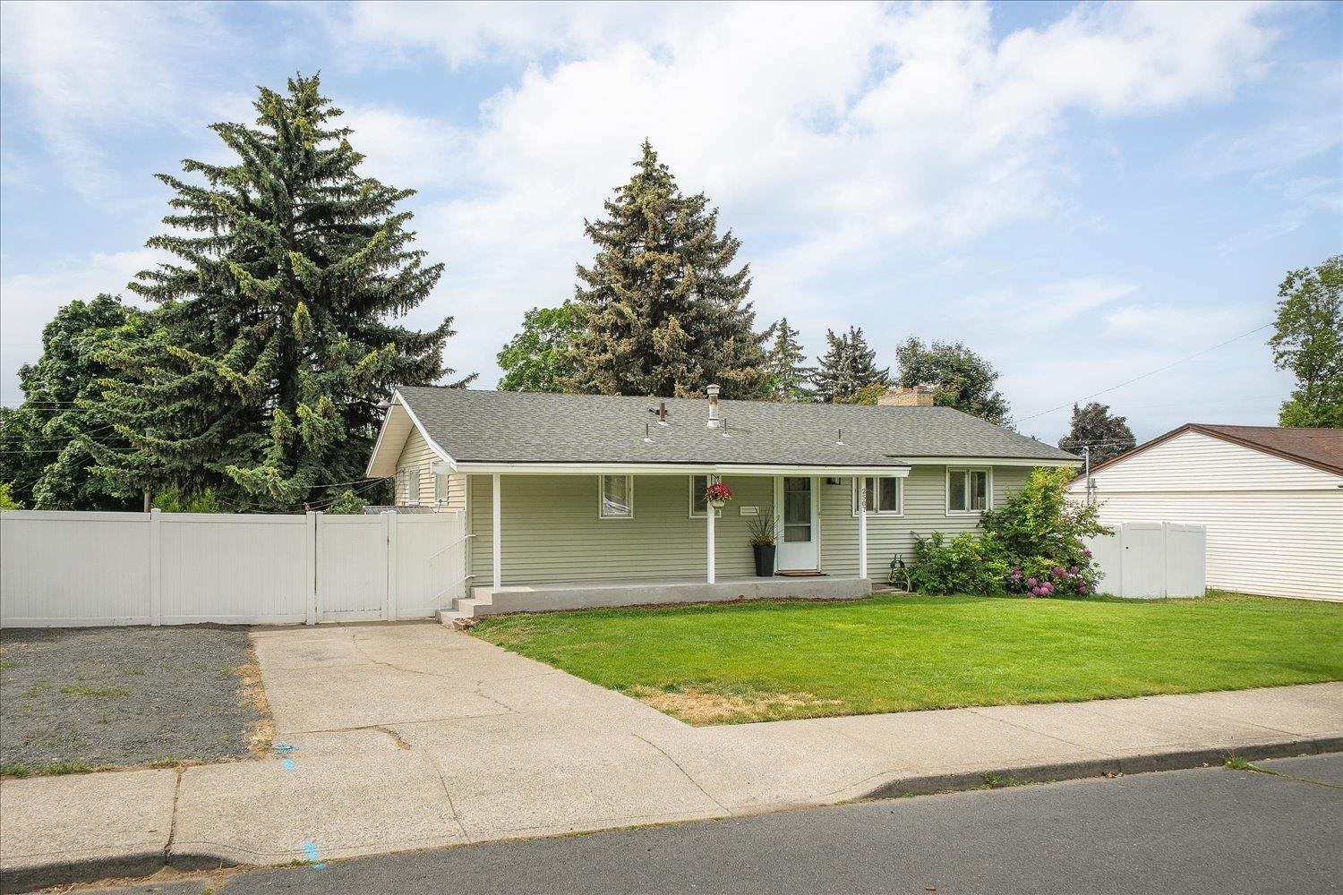 2507 W Holyoke Ave - Photo 1