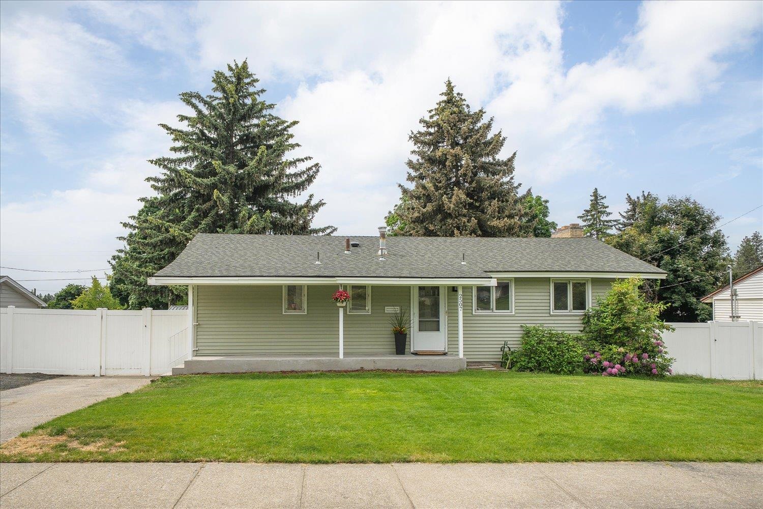 2507 W Holyoke Ave - Photo 2