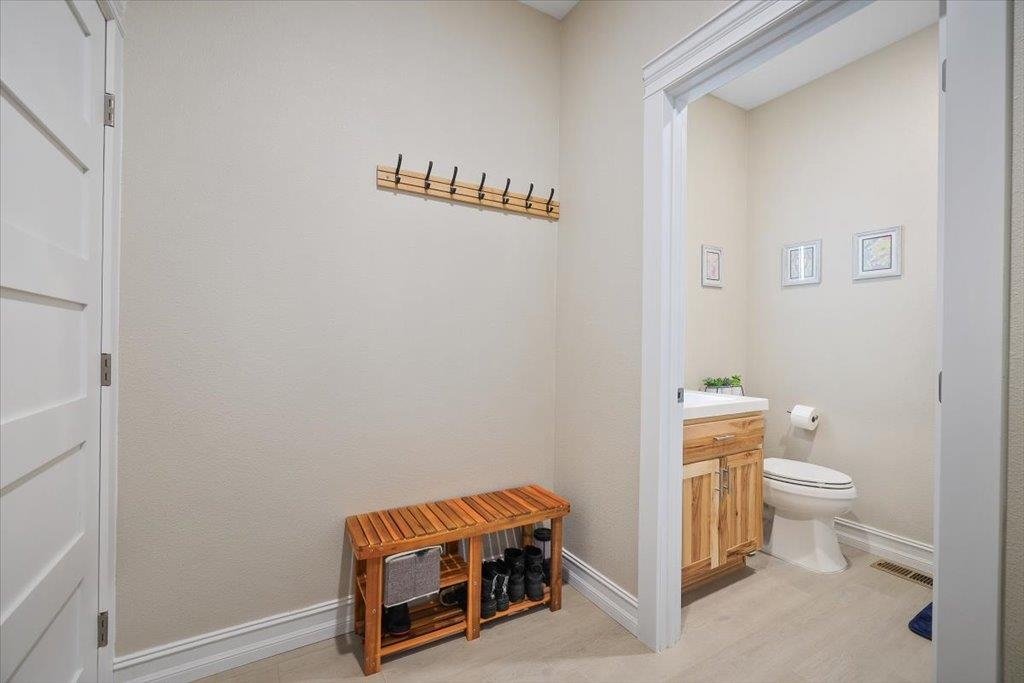 5710 E Greenbluff Rd - Photo 26