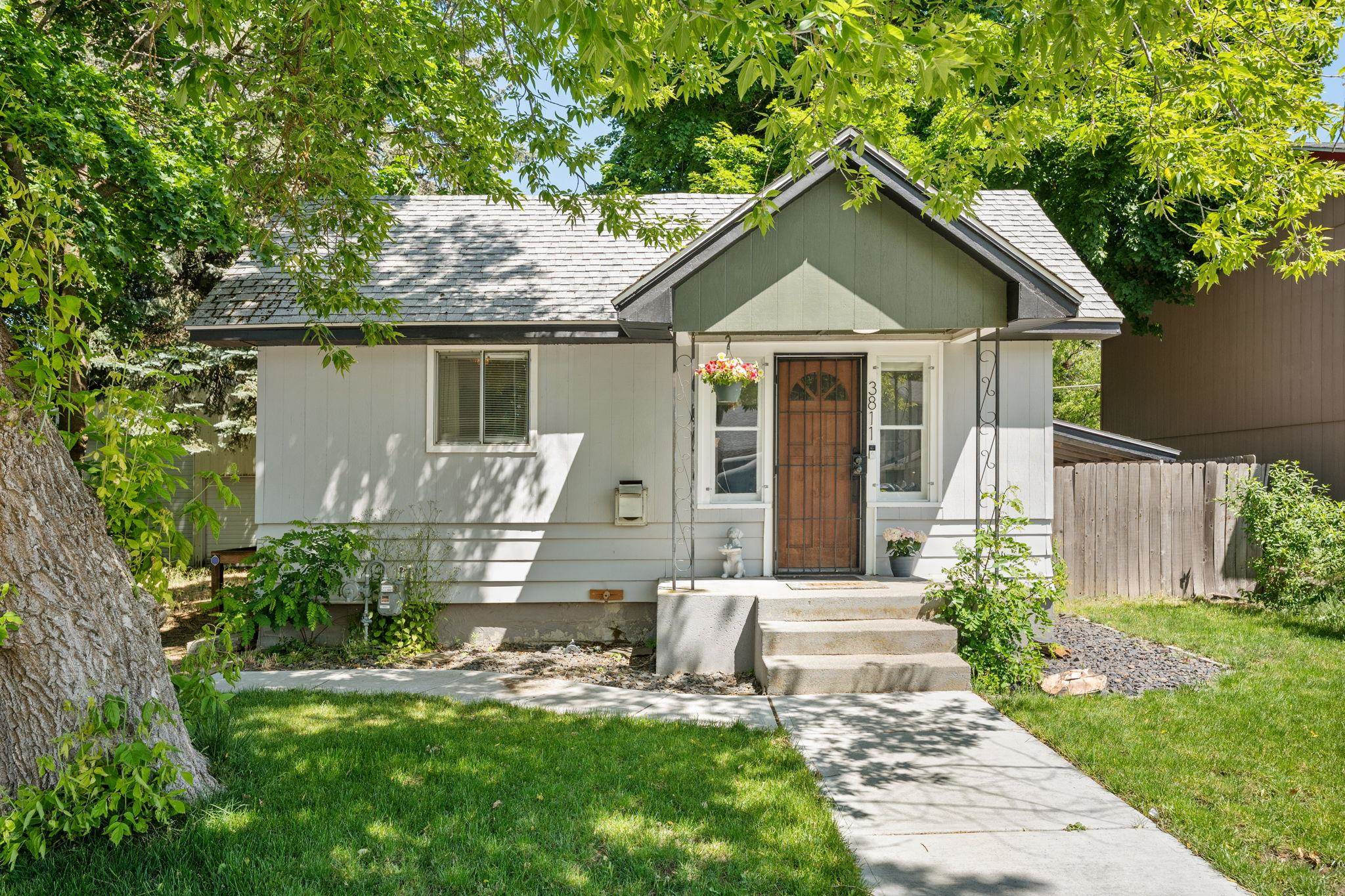 3811 E 25th Ave - Photo 1