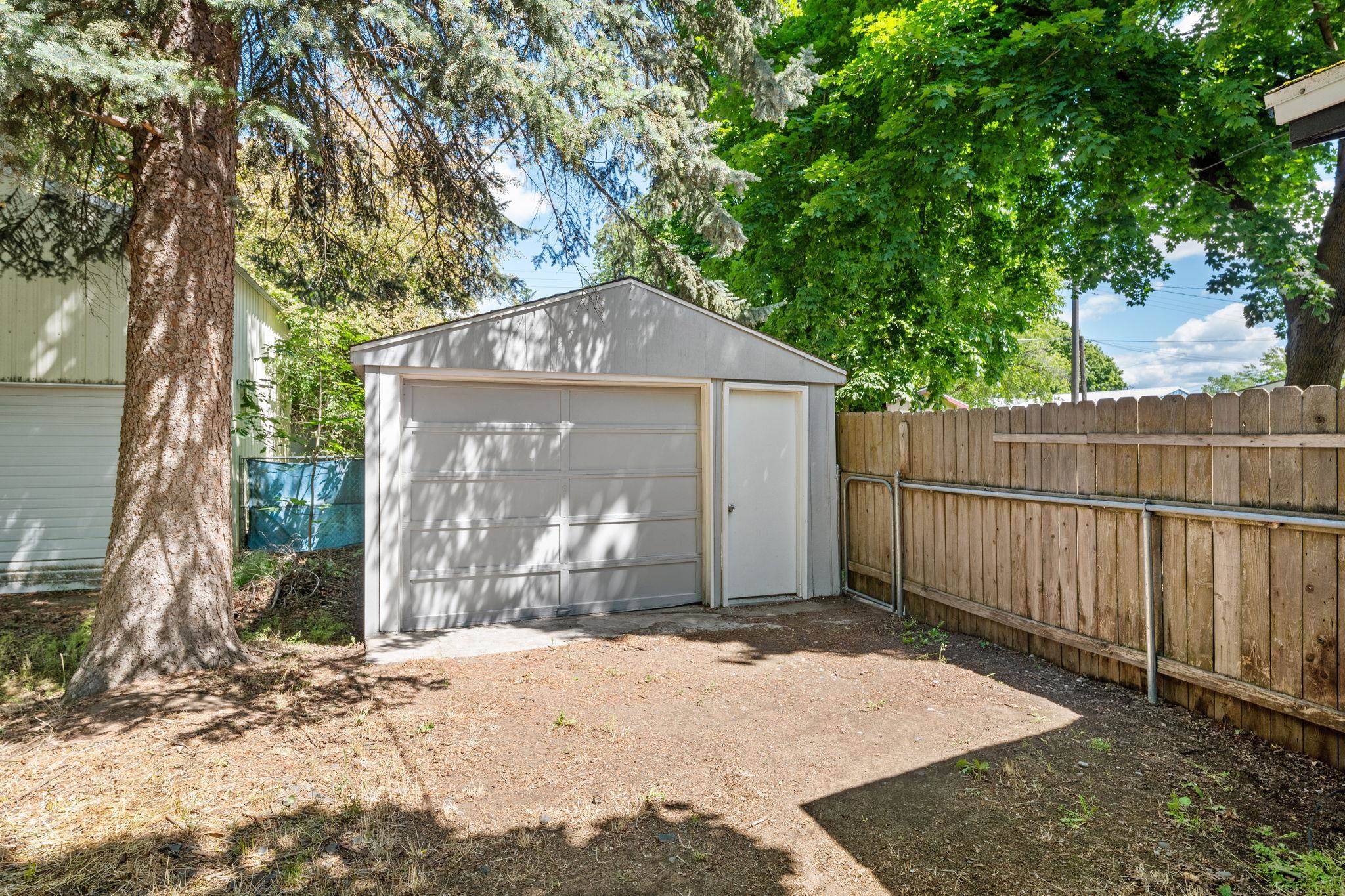 3811 E 25th Ave - Photo 30