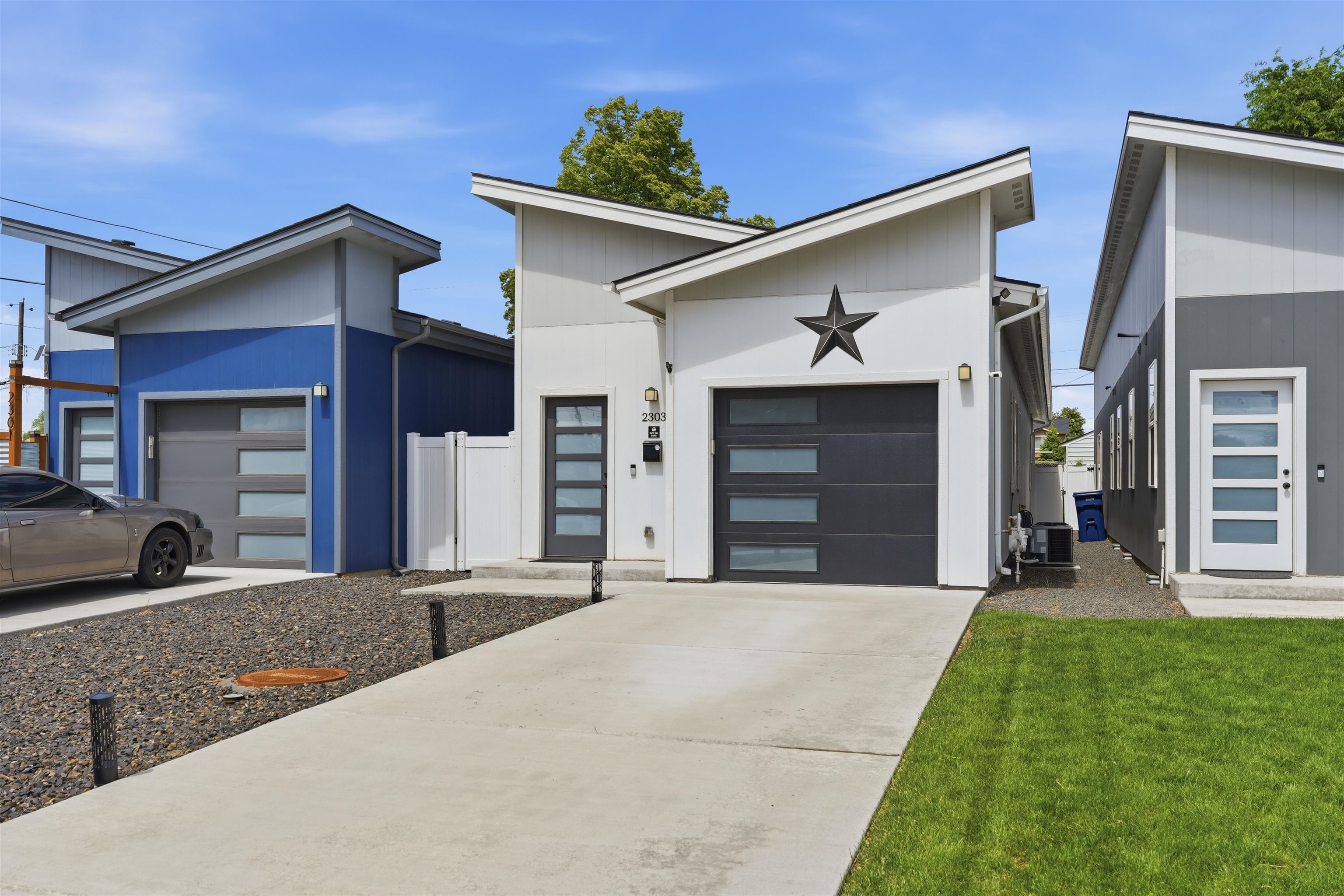 2303 E Longfellow Ave - Photo 1