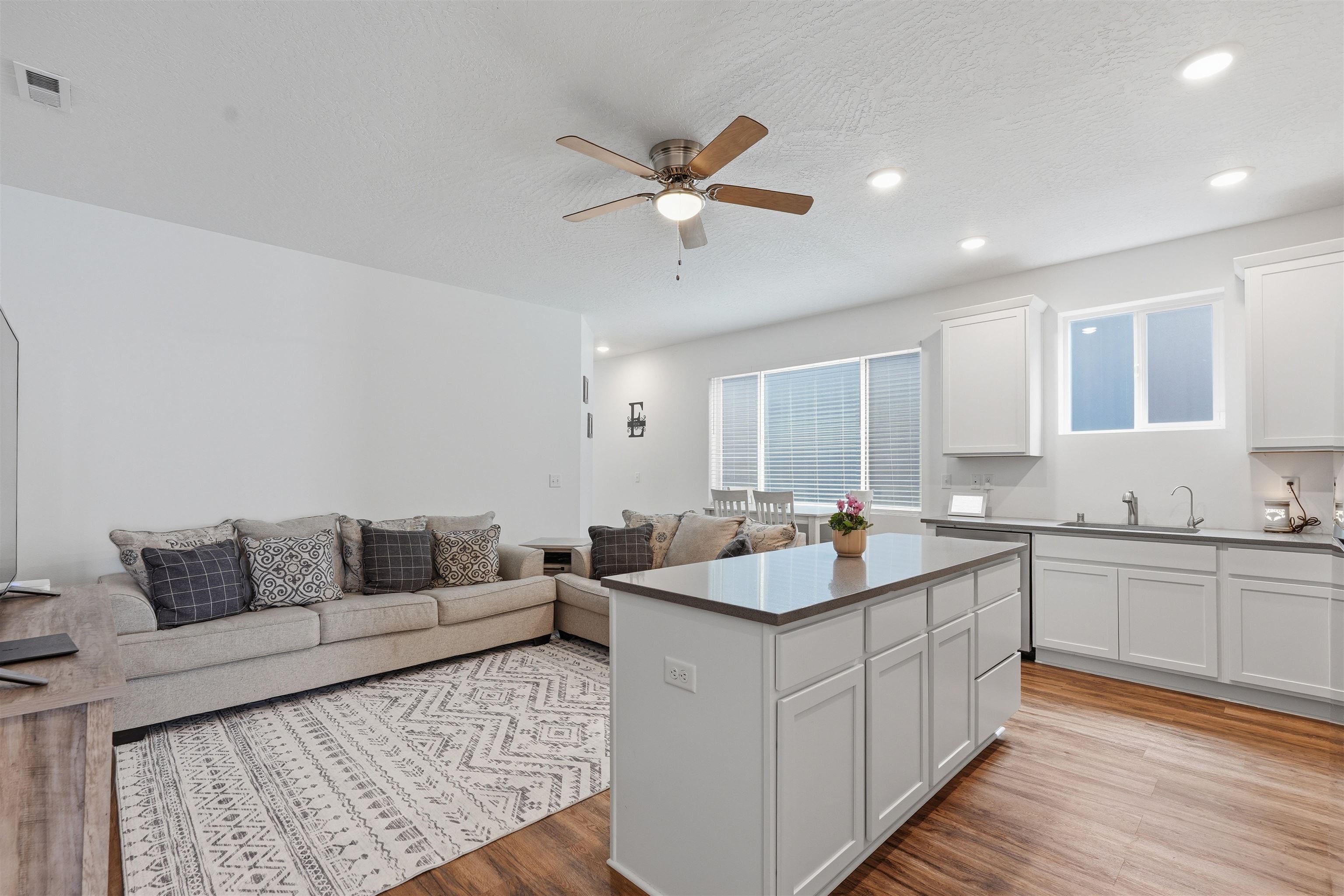 2303 E Longfellow Ave - Photo 18