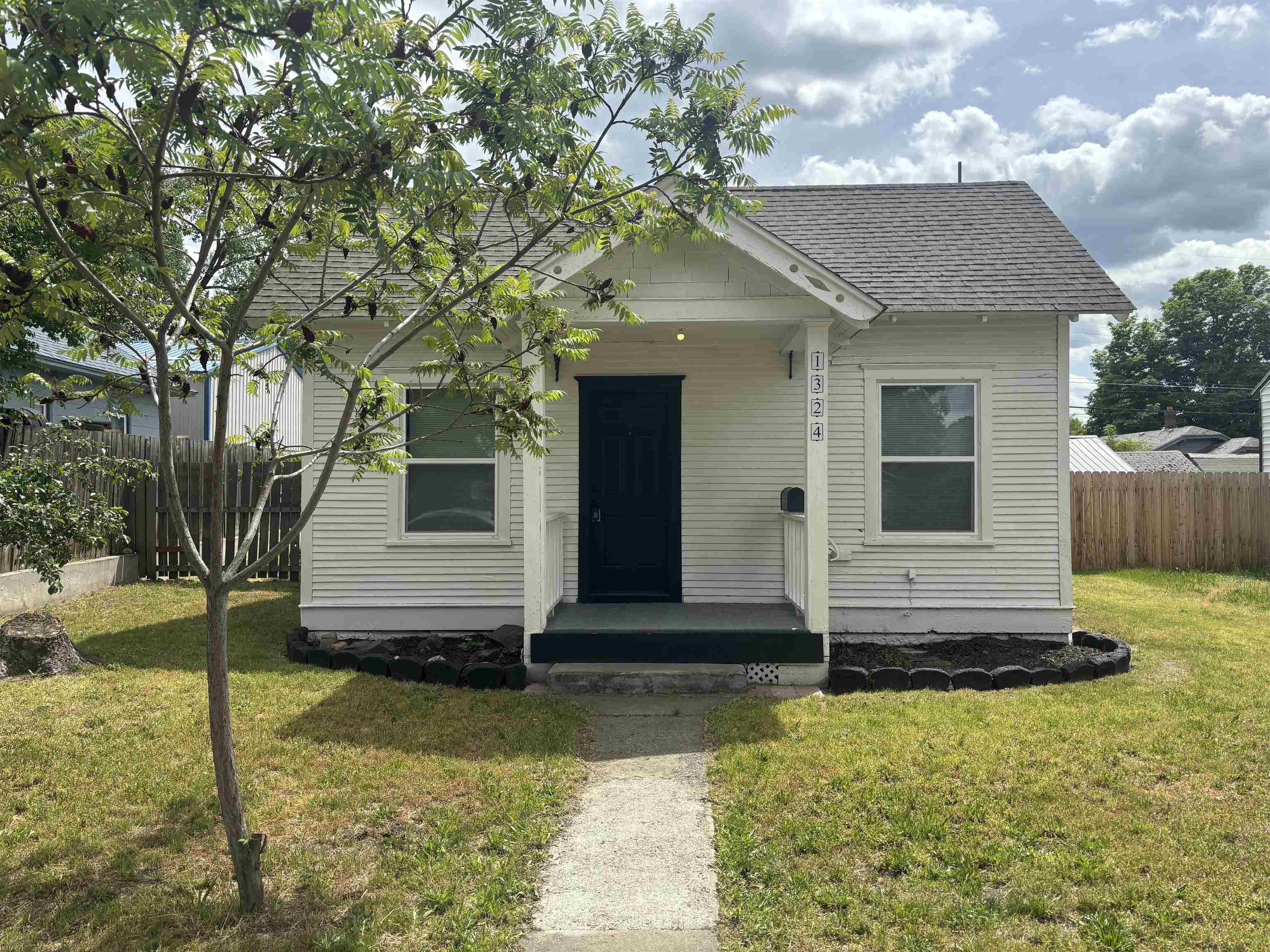 1324 E Broad Ave - Photo 1