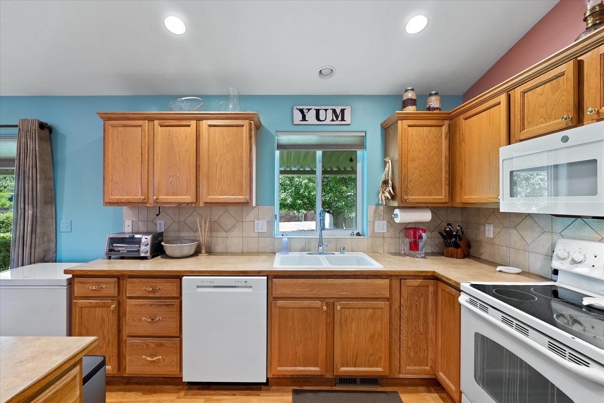 1621 N Edgerton Ct - Photo 9
