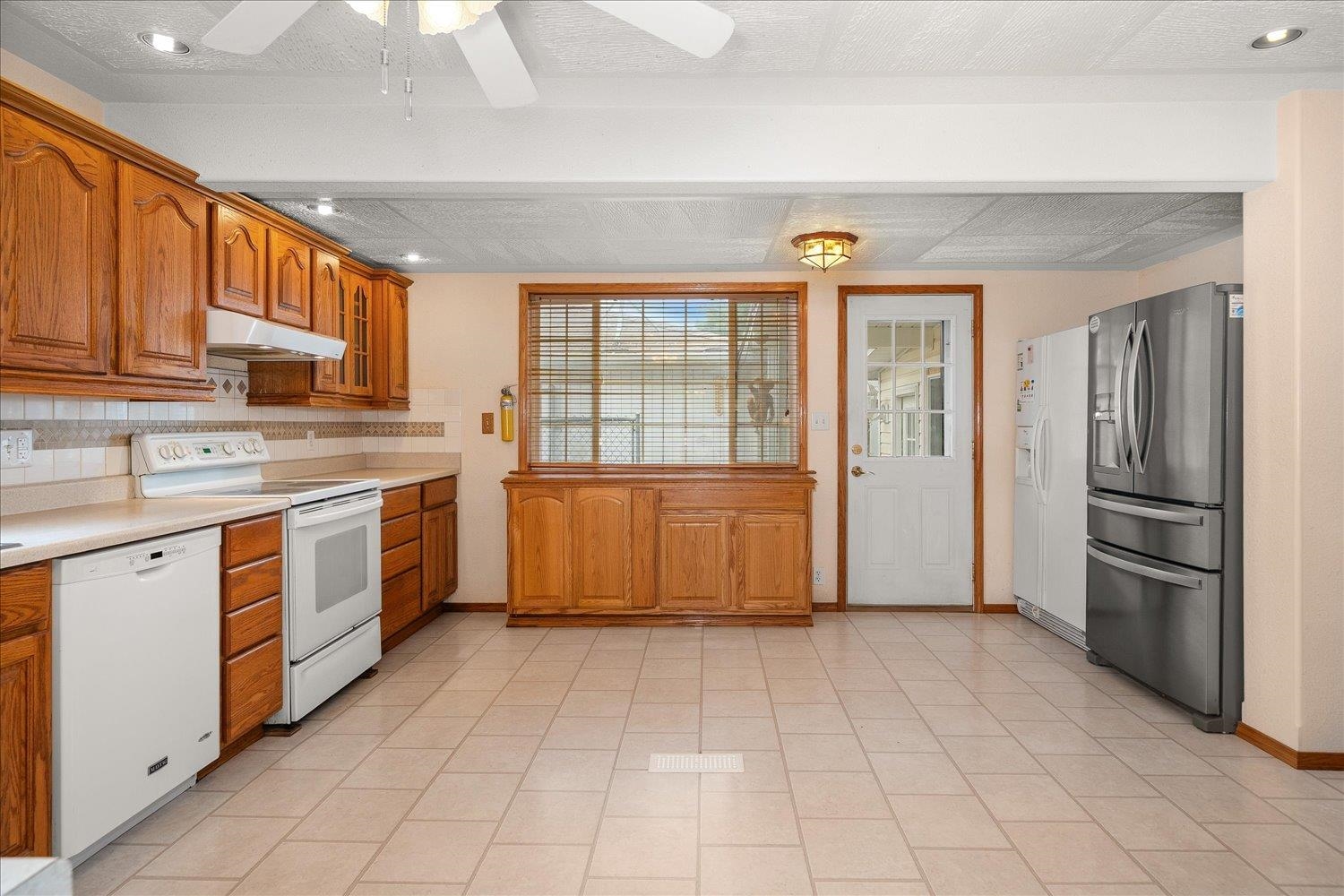 532 E Heroy Ave - Photo 9