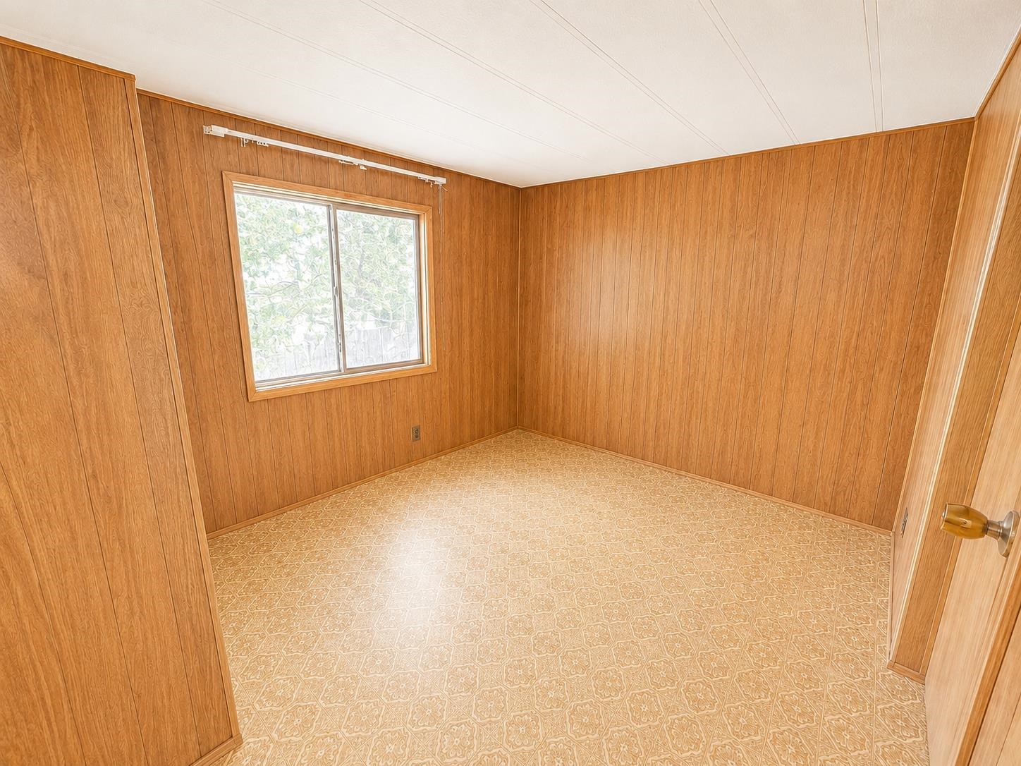 204 E Oak St - Photo 2