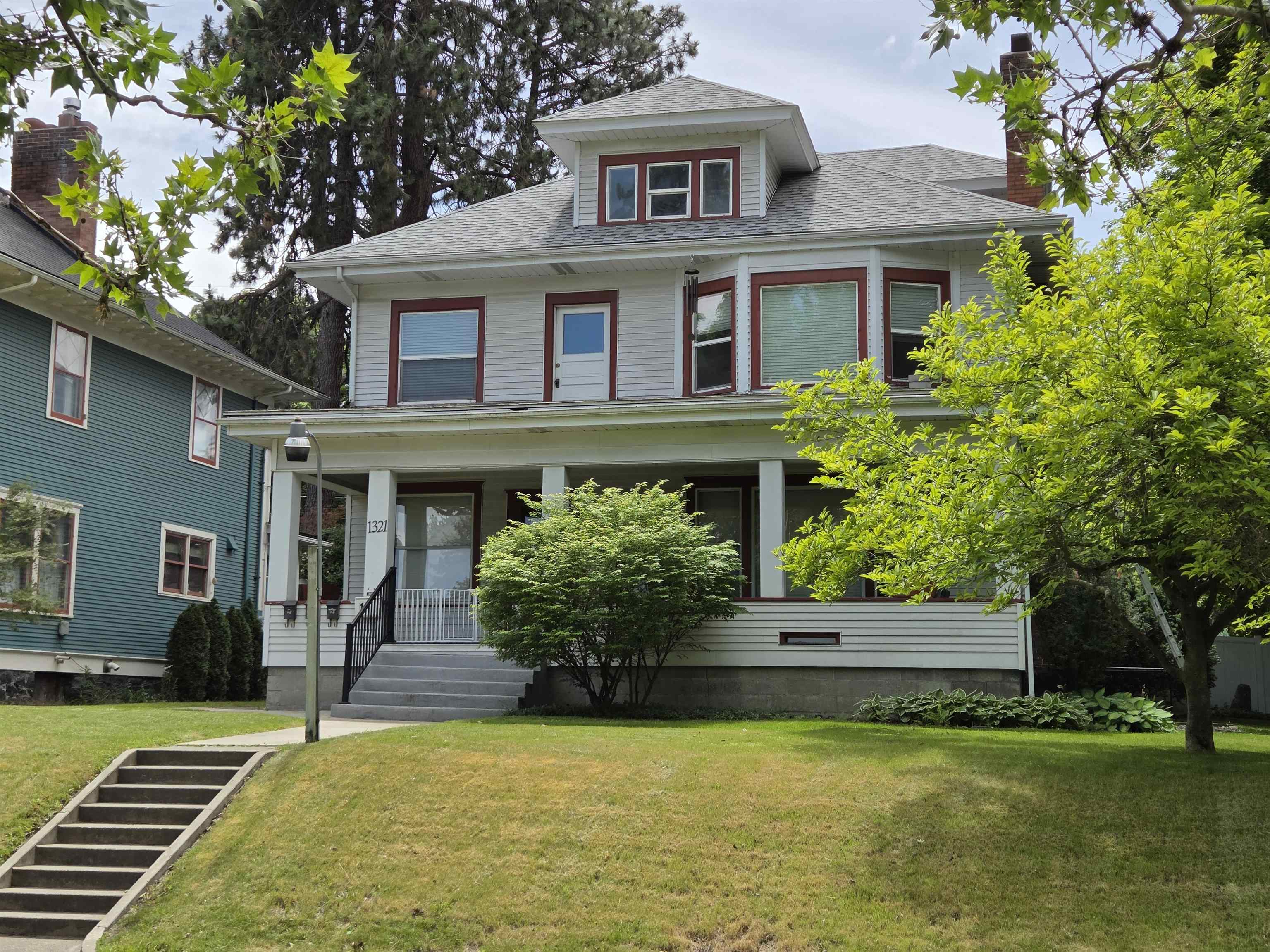 1321 W 11th Ave - Photo 2