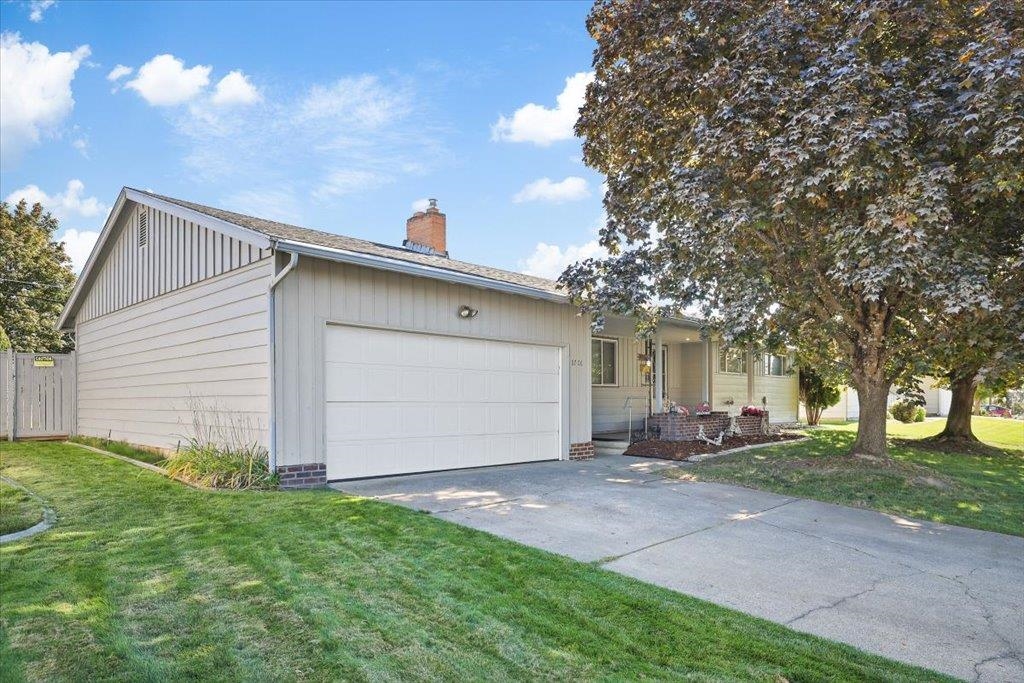 6706 N Drumheller St - Photo 2
