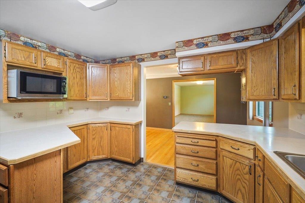 6706 N Drumheller St - Photo 9