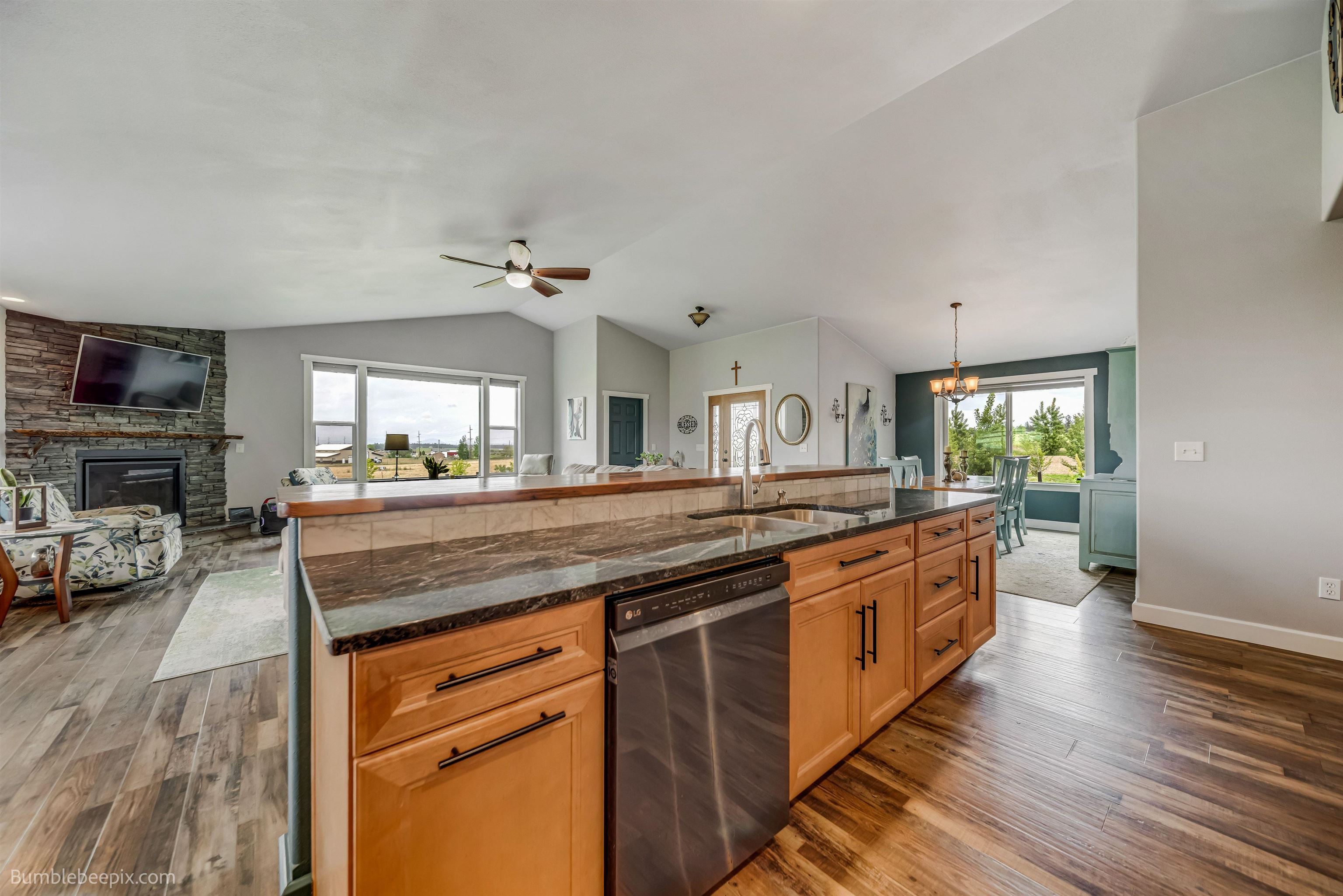 21407 N Spotted Rd - Photo 8