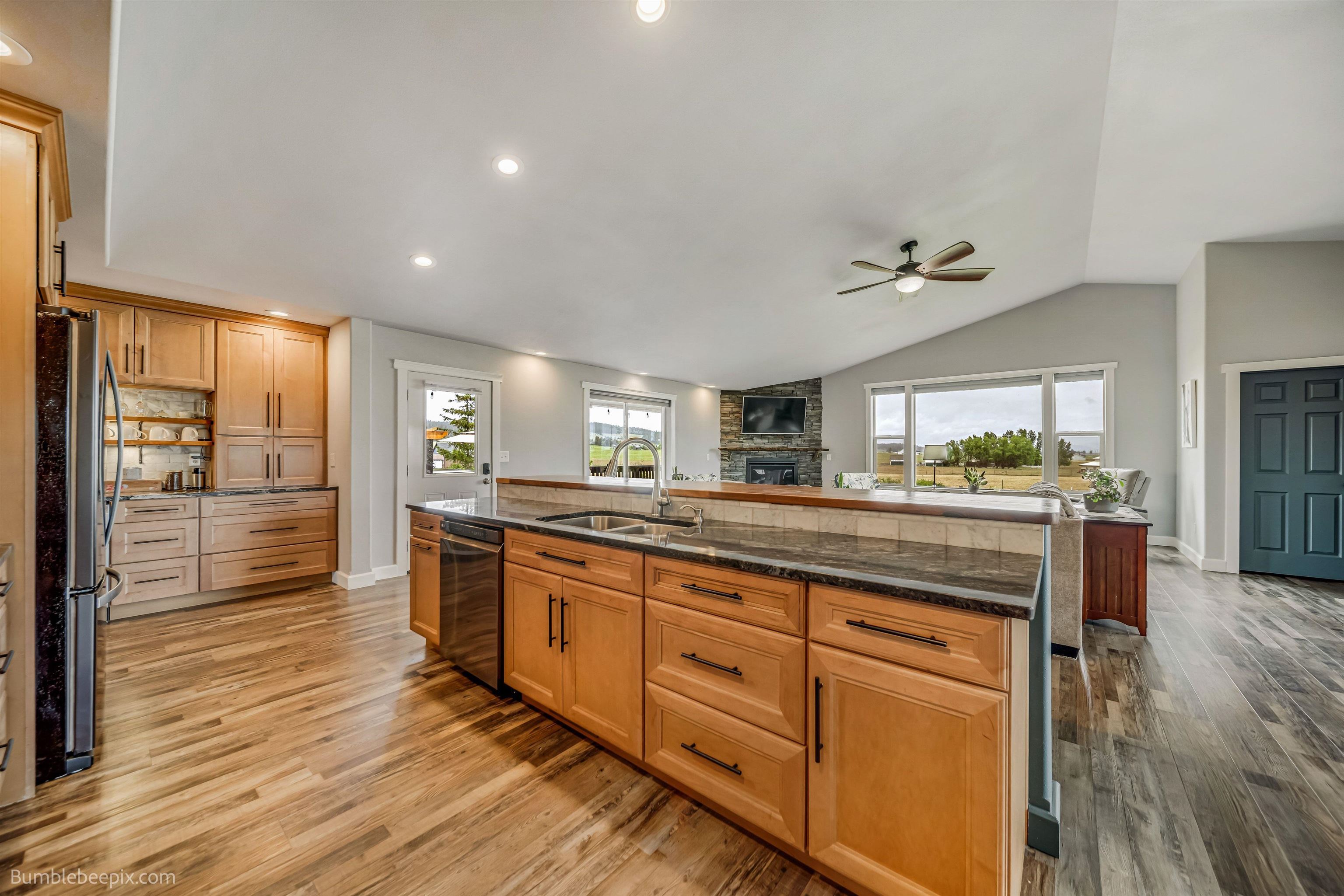 21407 N Spotted Rd - Photo 9