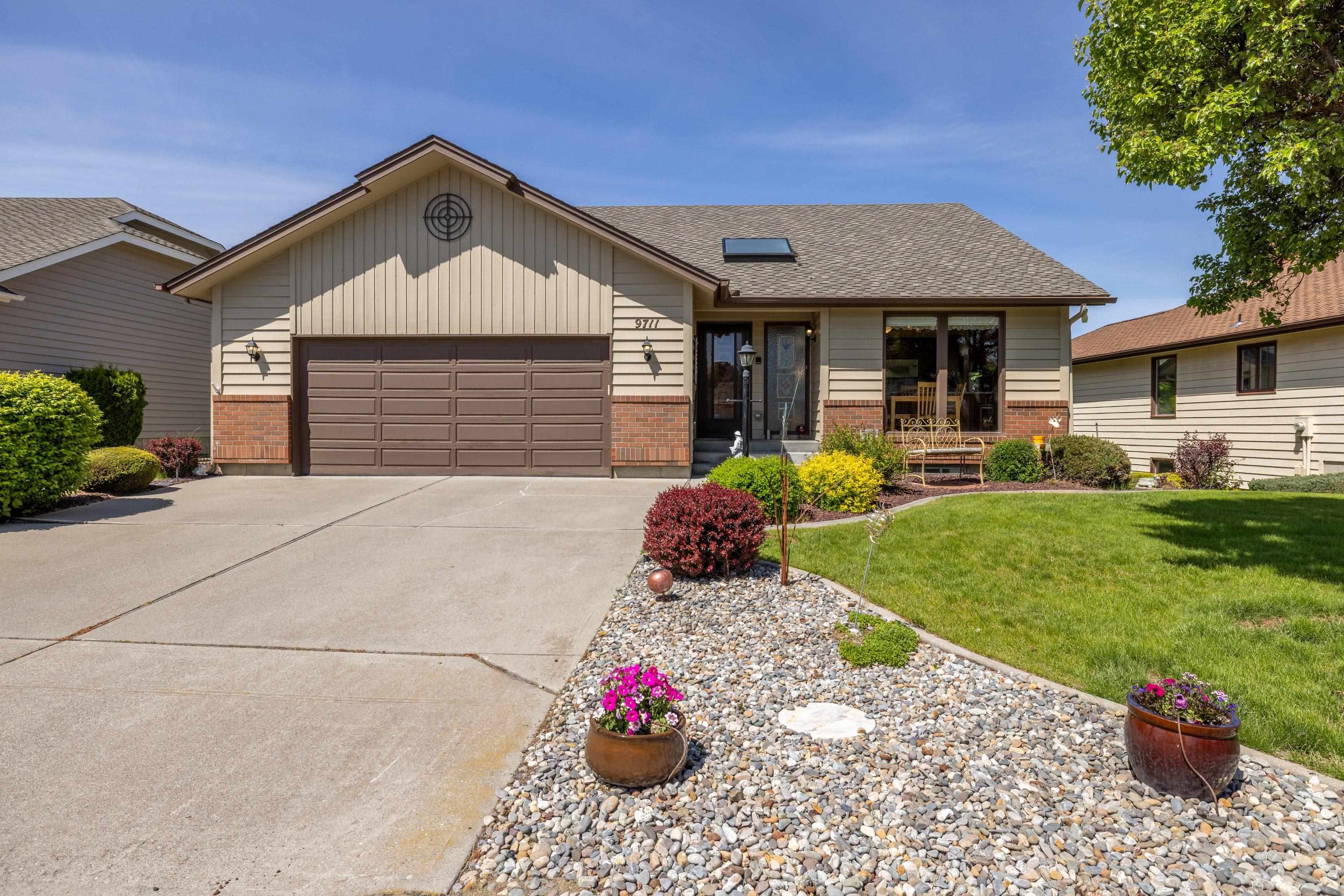 9711 N Ridgecrest Dr - Photo 1