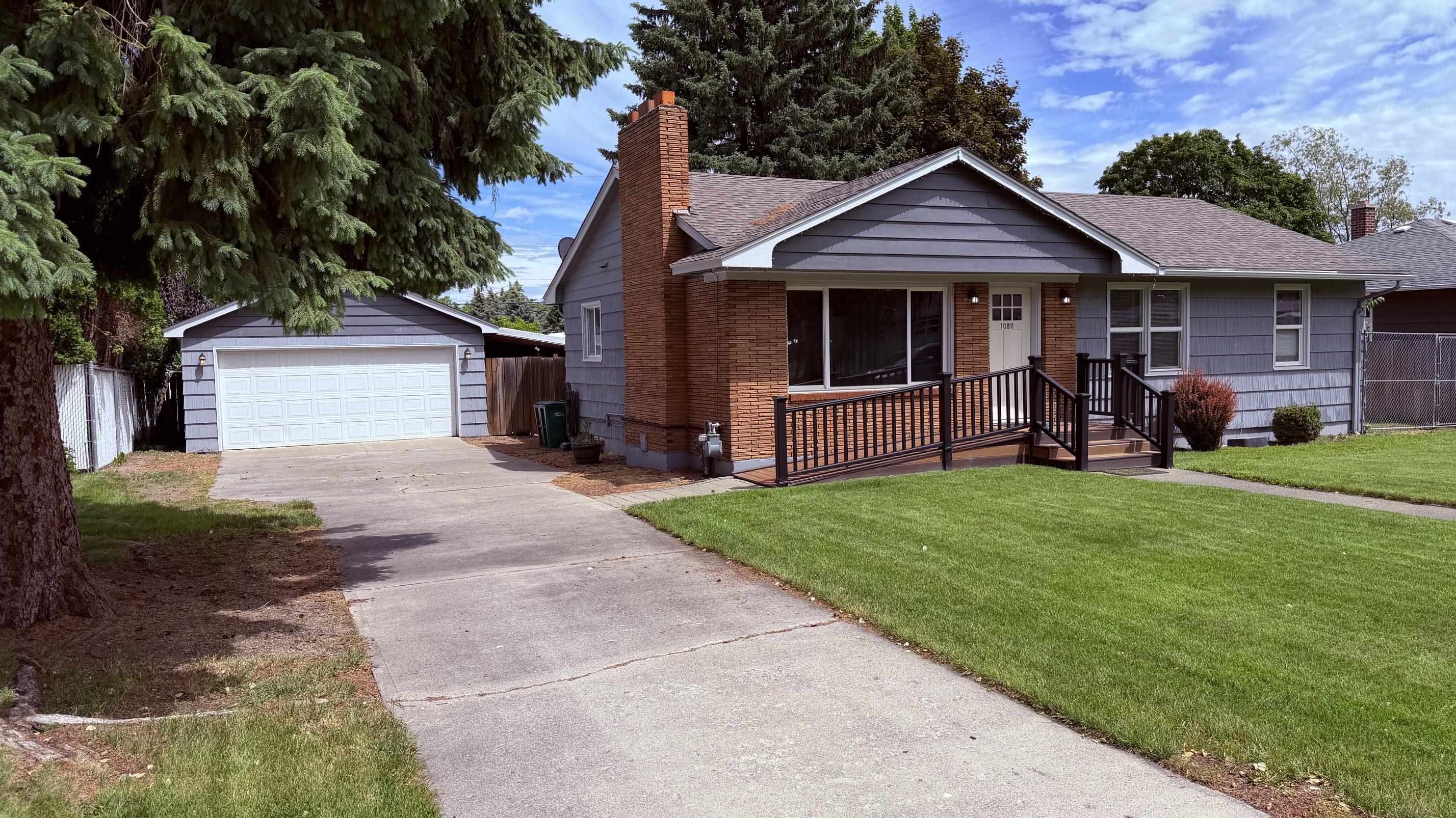 10811 E 7th Ave - Photo 2