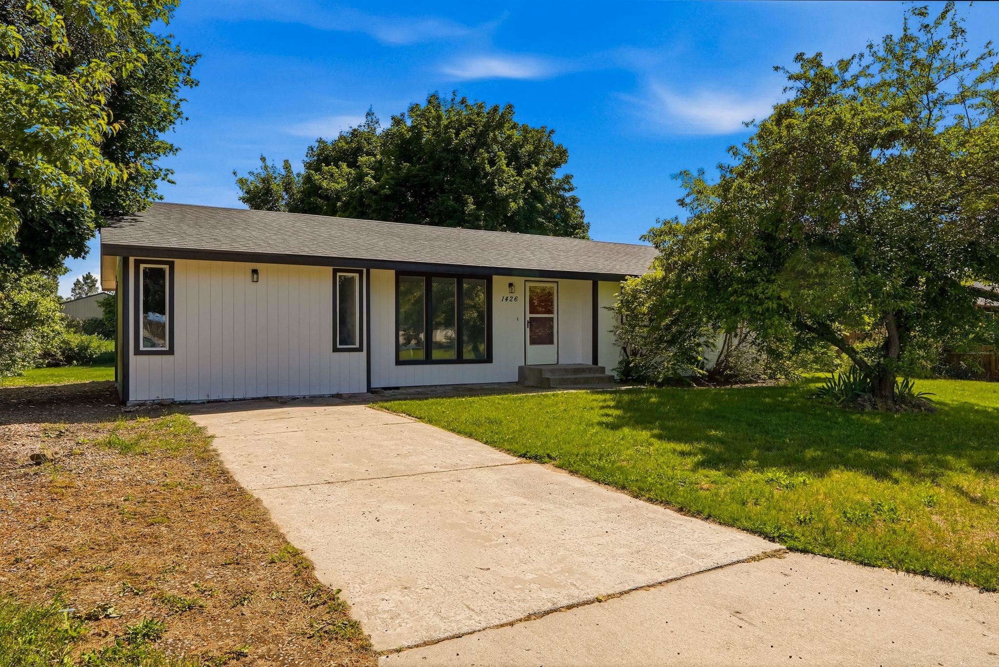 1426 E 4th St - Photo 1