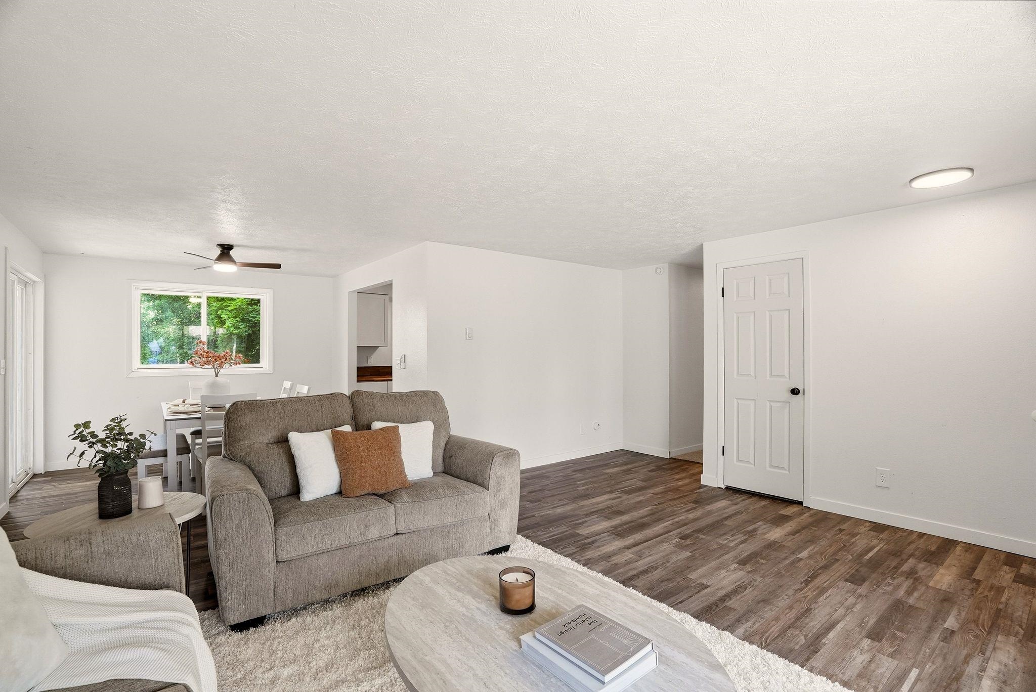 1426 E 4th St - Photo 6