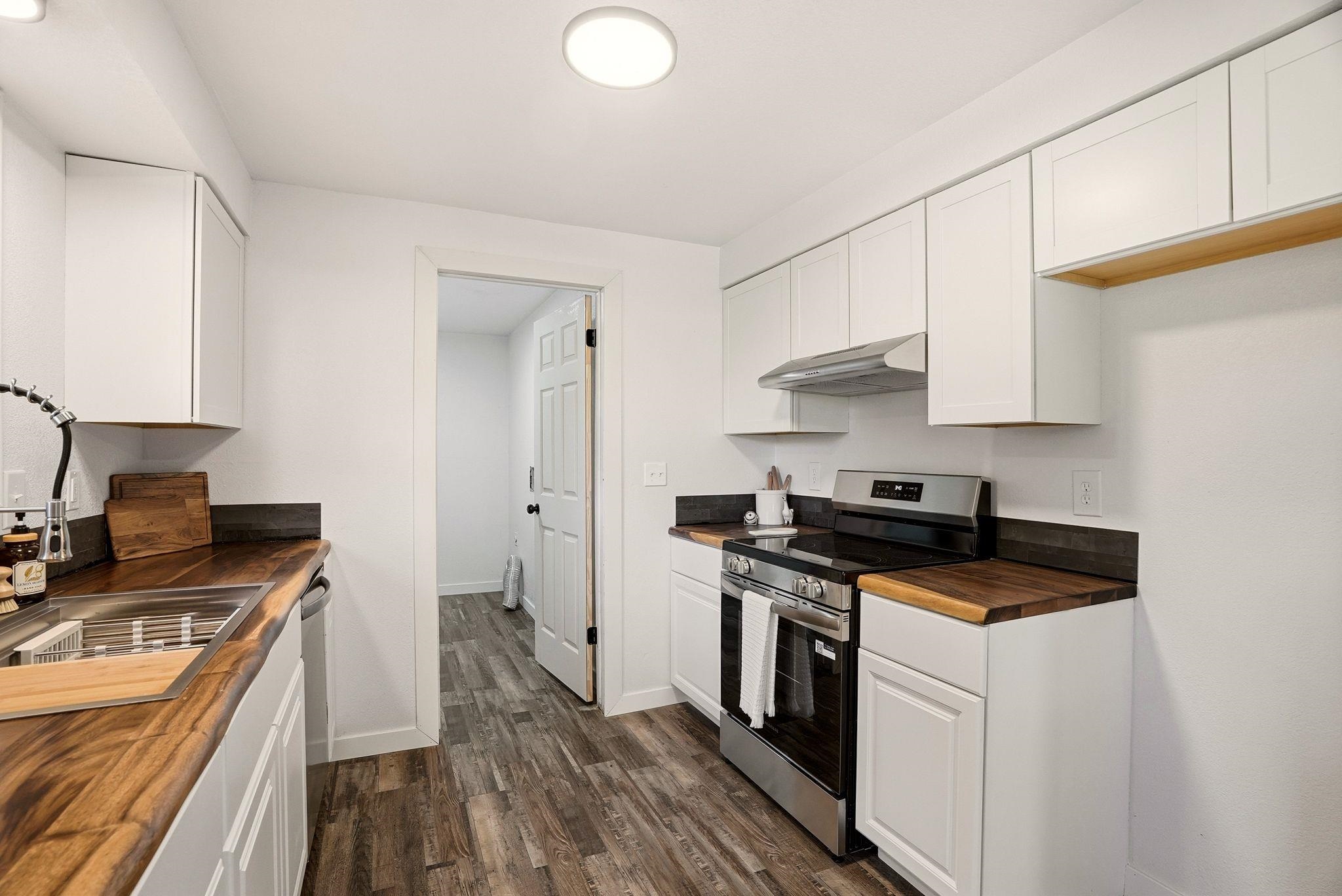 1426 E 4th St - Photo 17