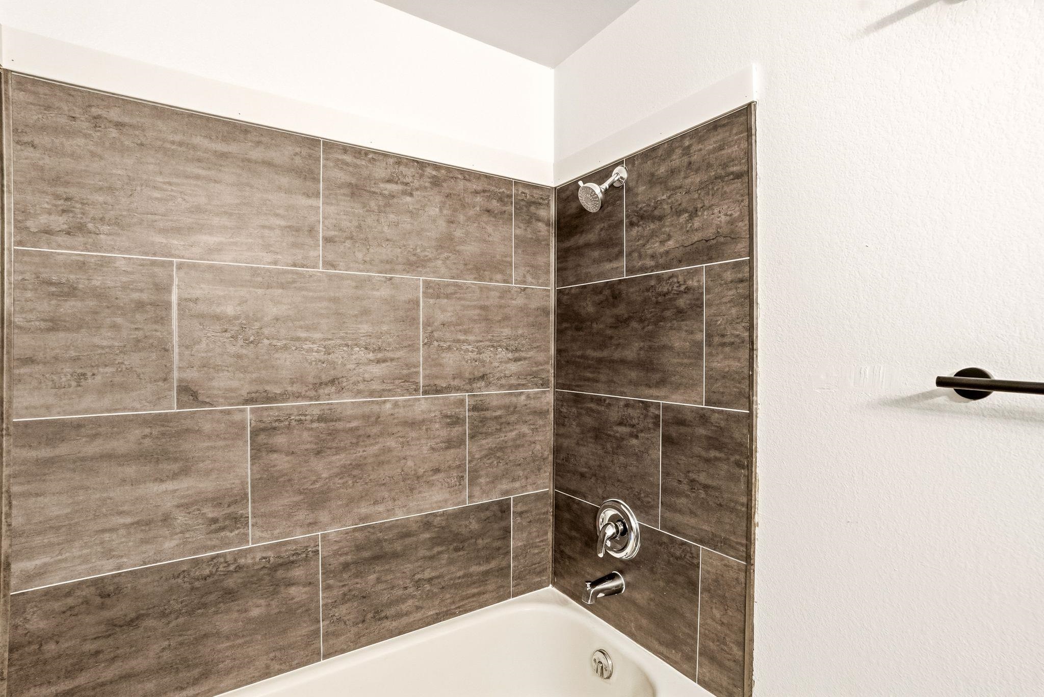 1426 E 4th St - Photo 24