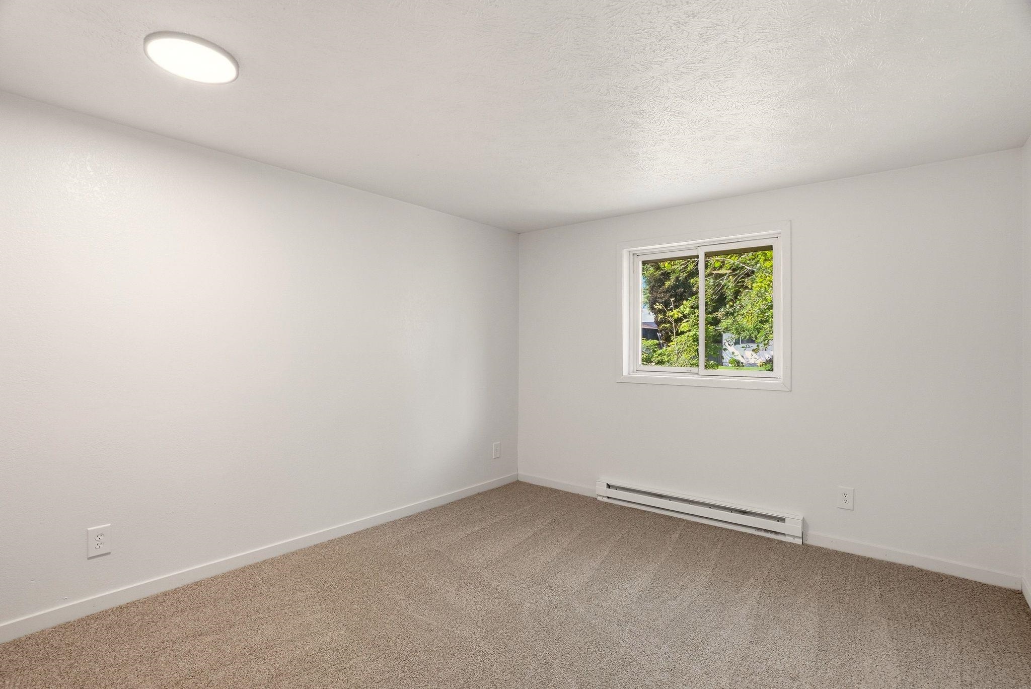 1426 E 4th St - Photo 20