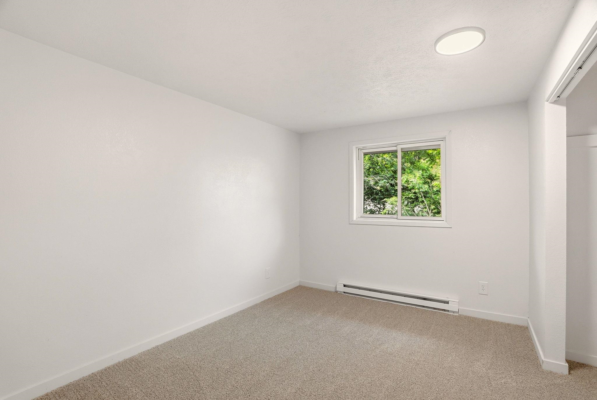 1426 E 4th St - Photo 22