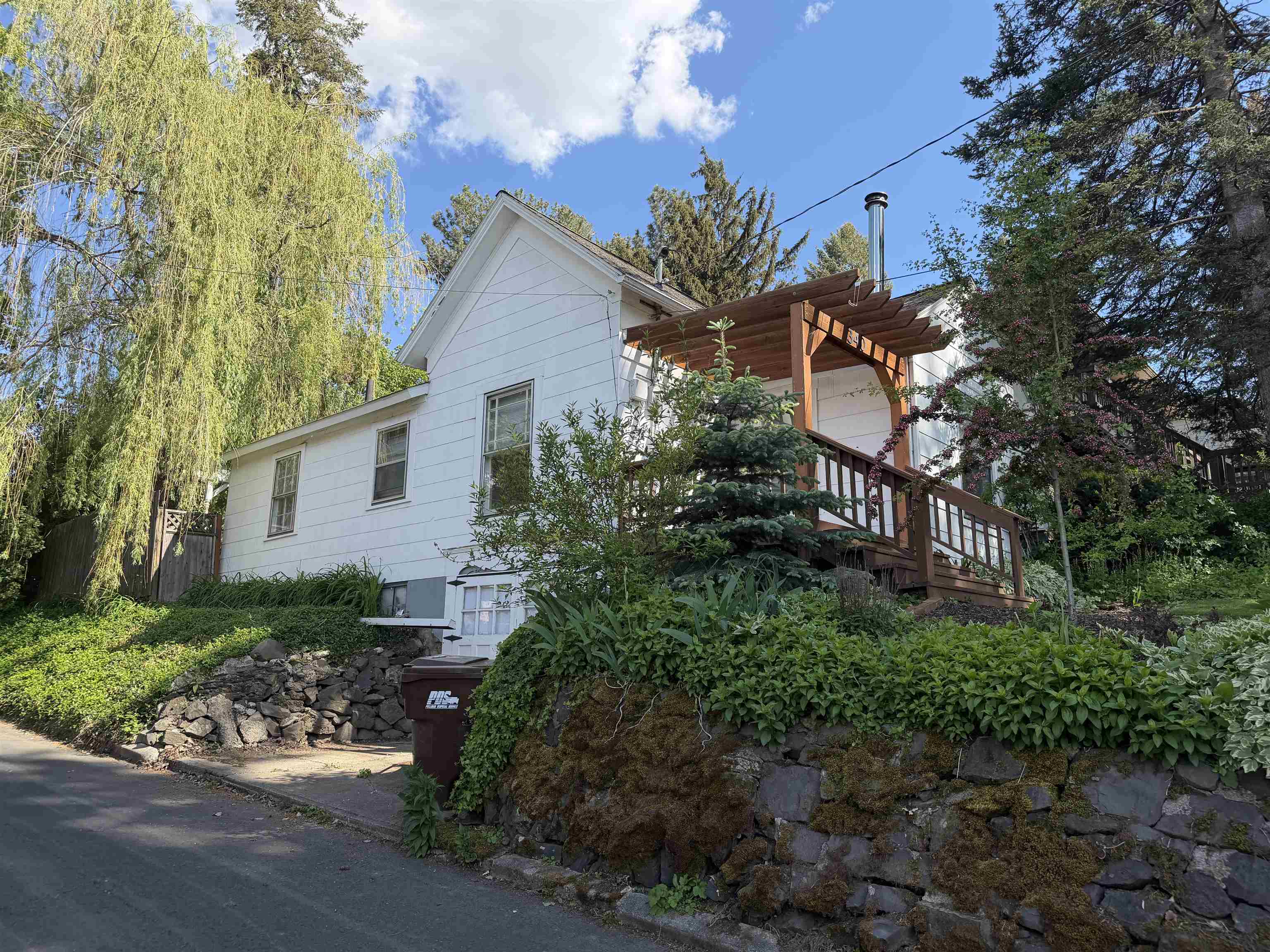 340 SE High St - Photo 2