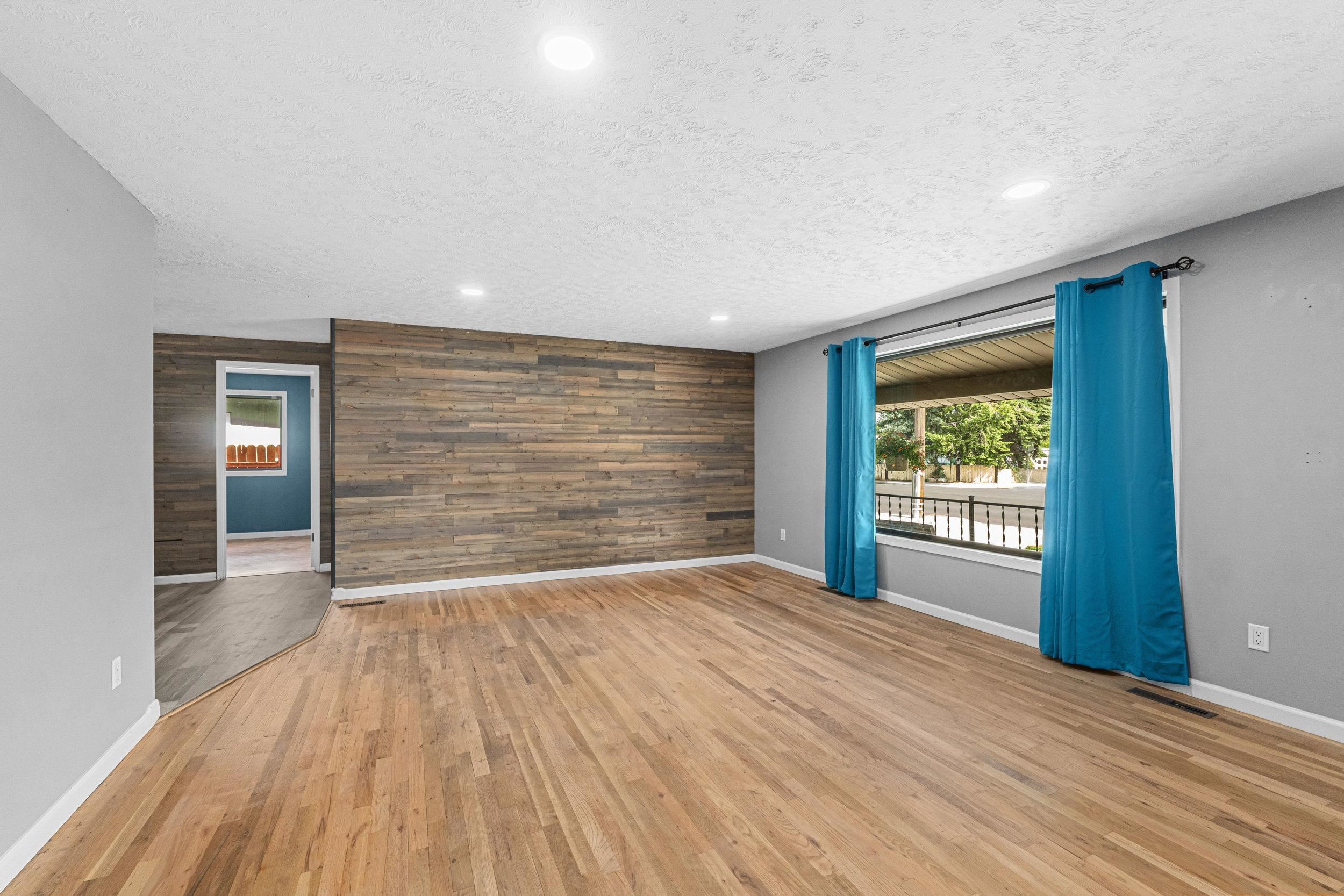 412 E Cozza Dr - Photo 3