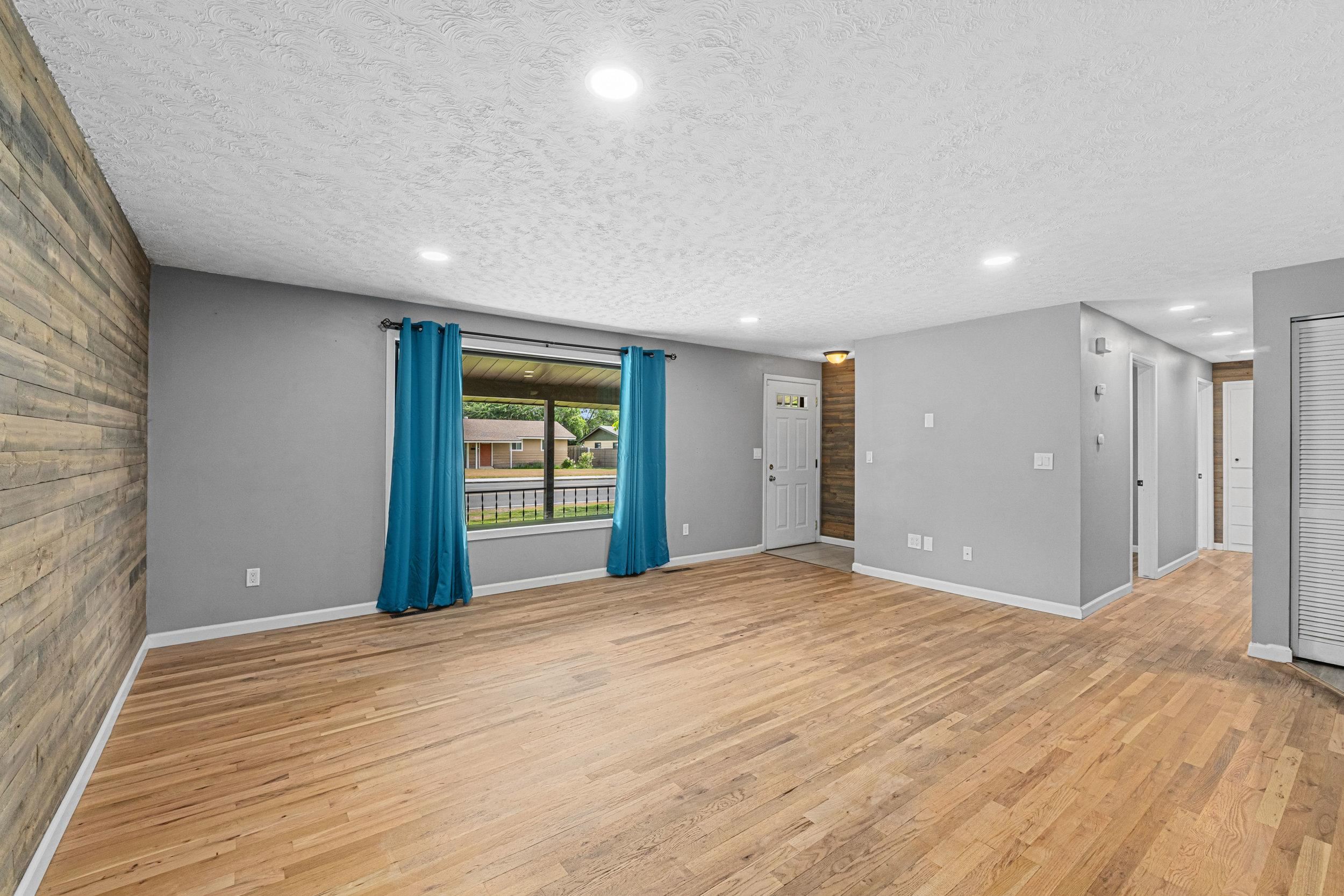 412 E Cozza Dr - Photo 5