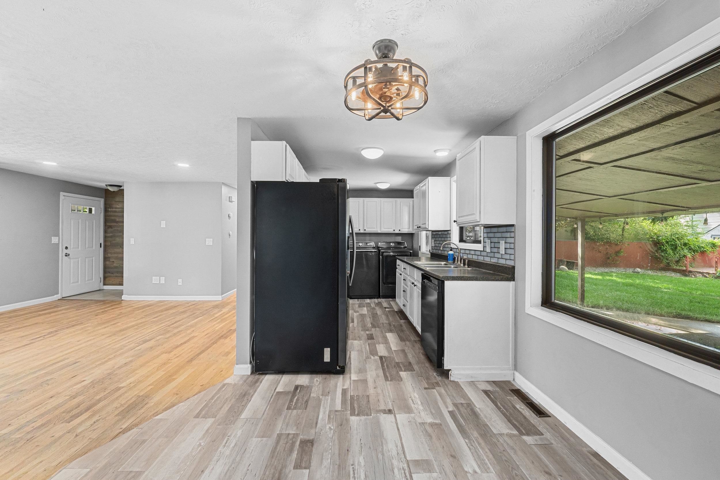 412 E Cozza Dr - Photo 6