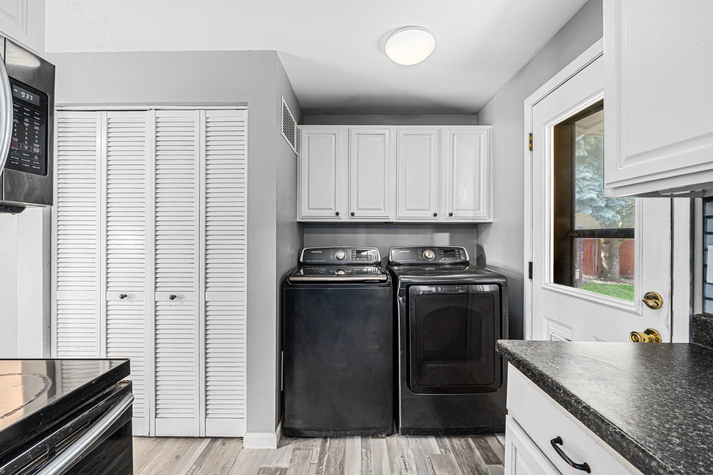 412 E Cozza Dr - Photo 9