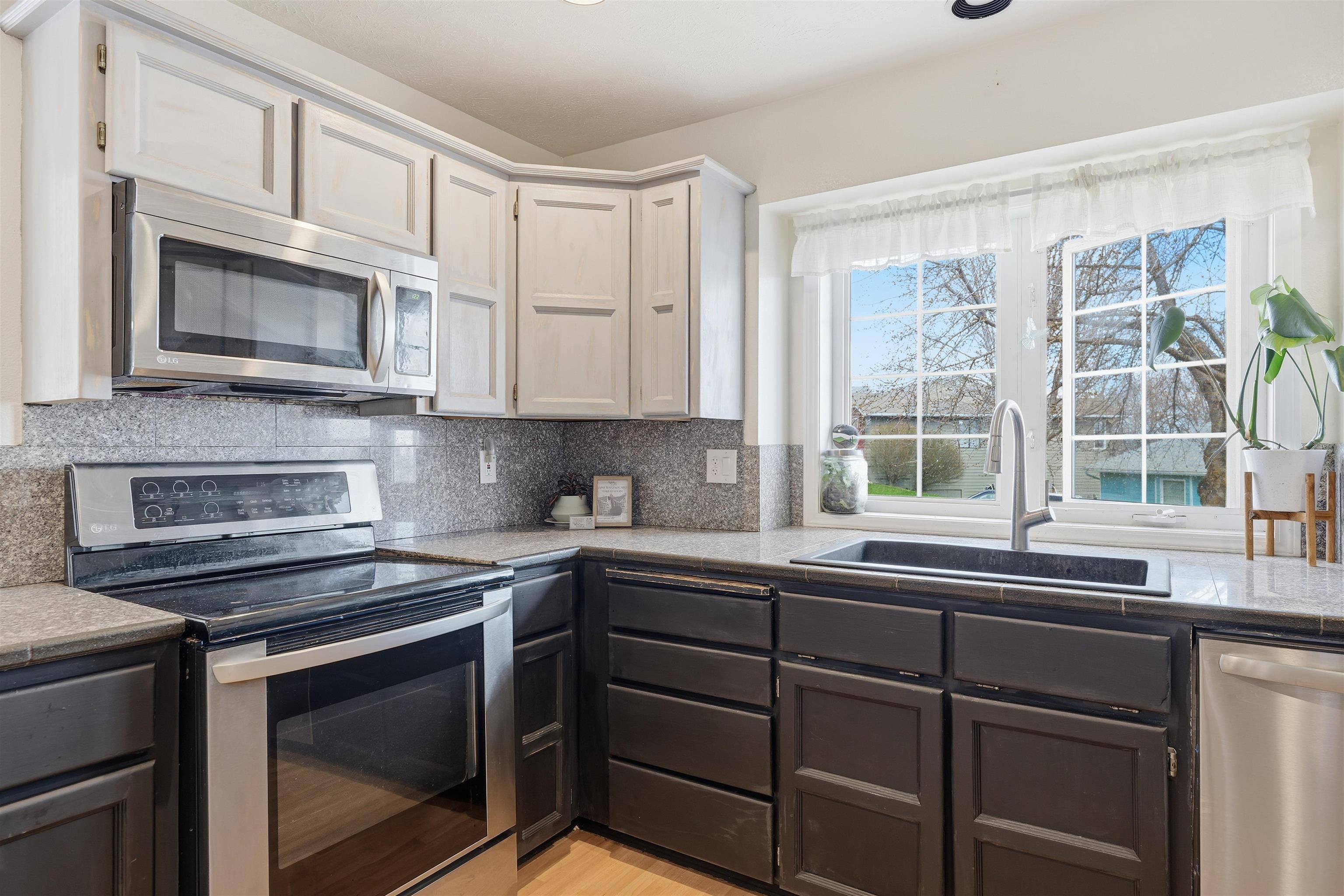 712 Montague Dr - Photo 13