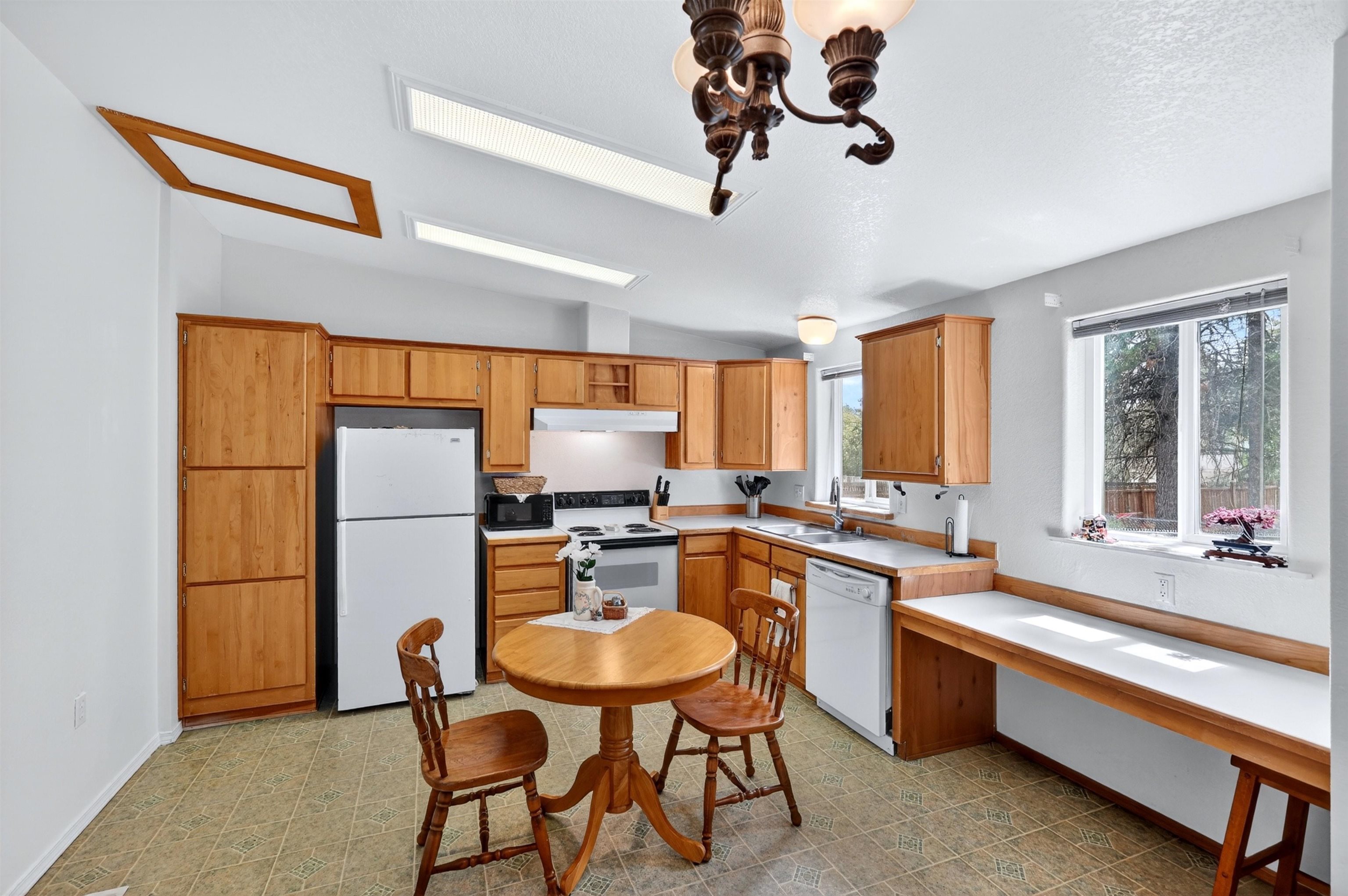 1605/1607 W 1st St - Photo 2