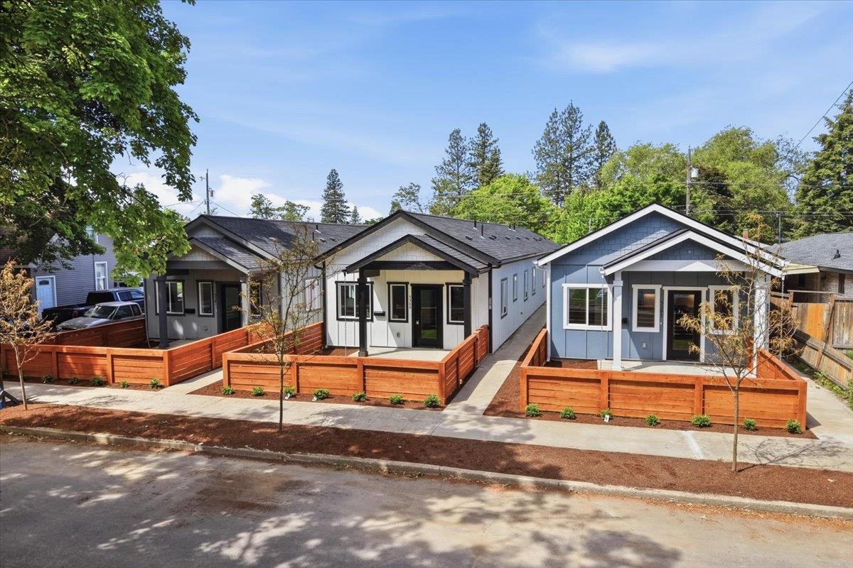 5389 N Lincoln St - Photo 2