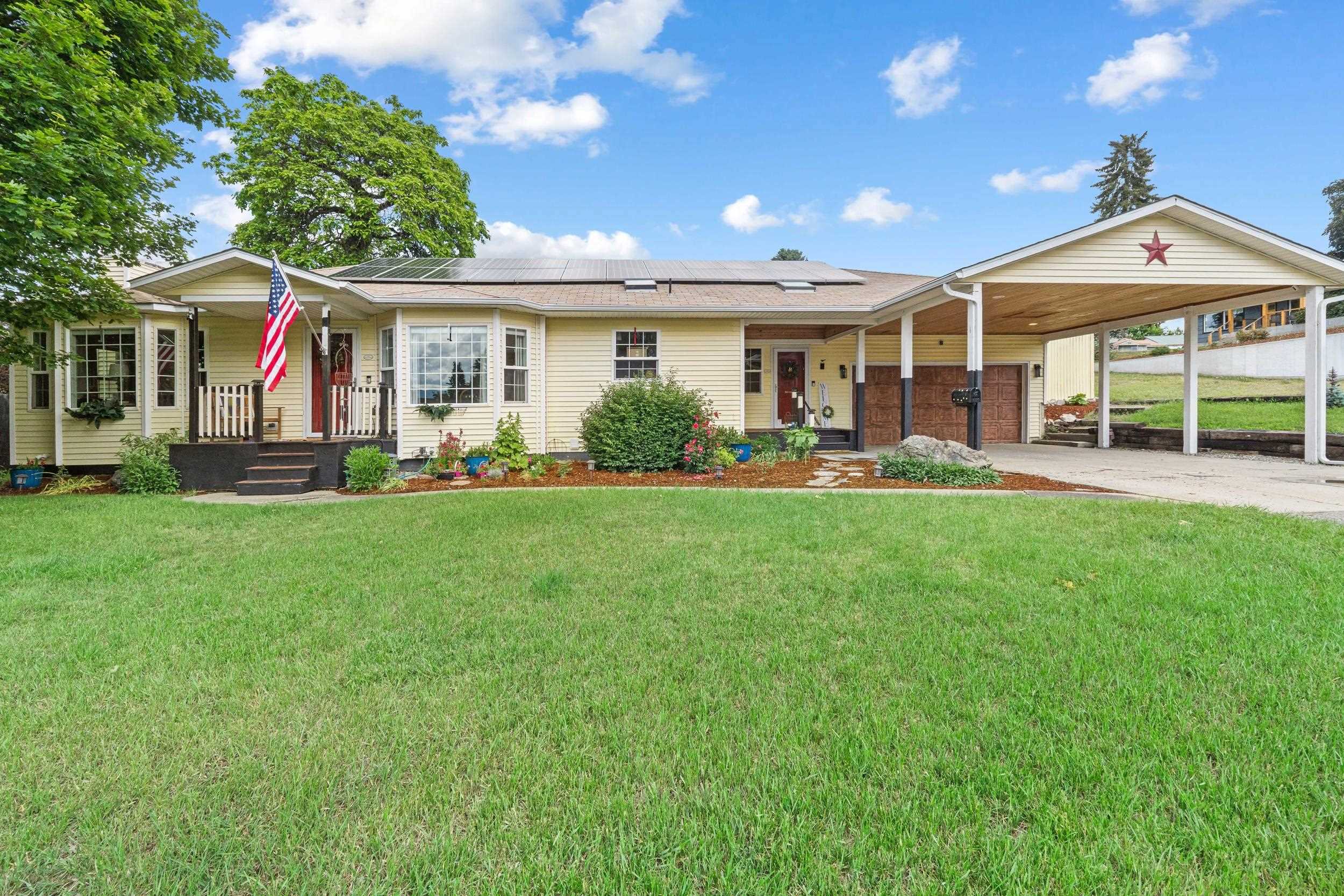 985 E Forest Ave - Photo 1