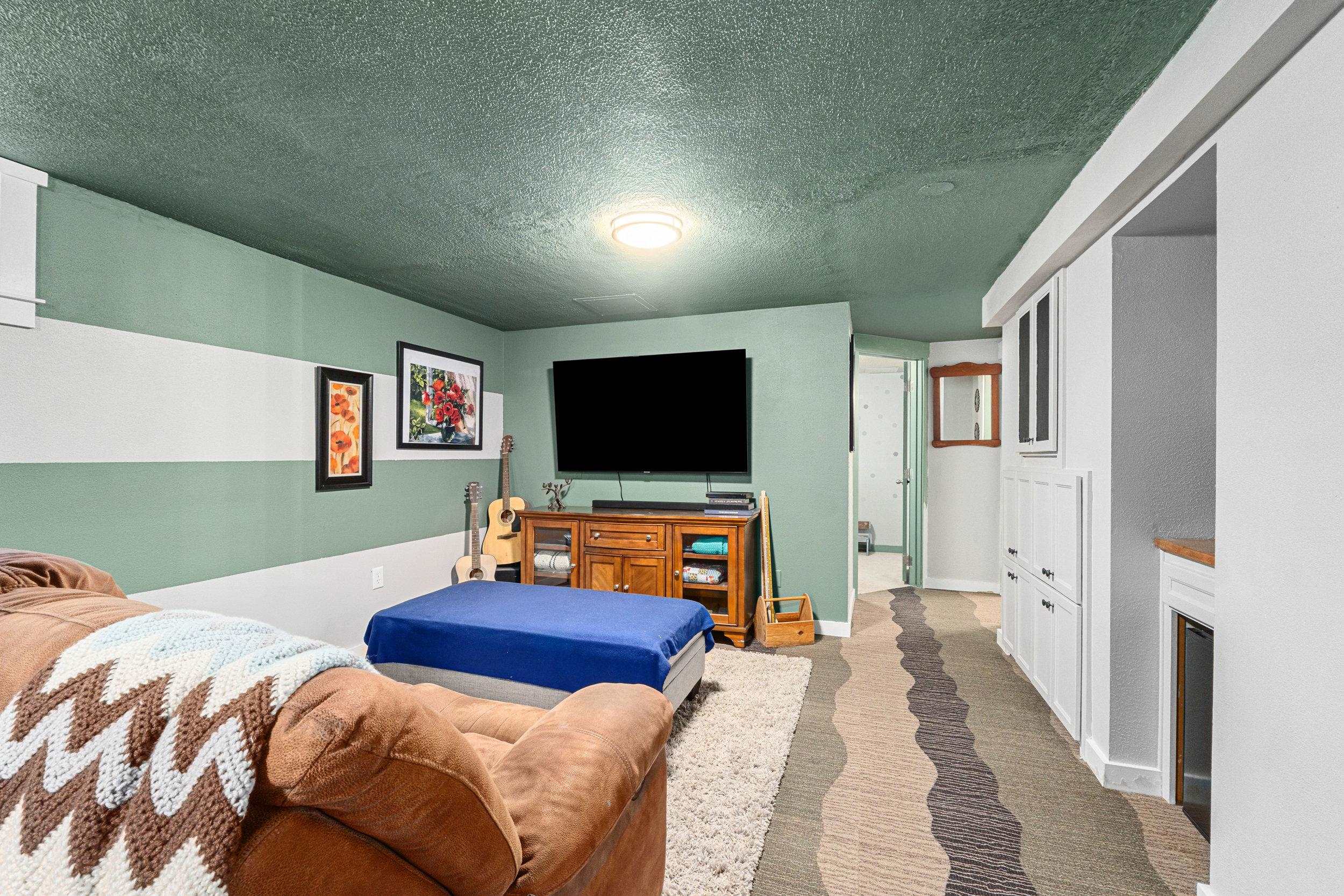 985 E Forest Ave - Photo 30