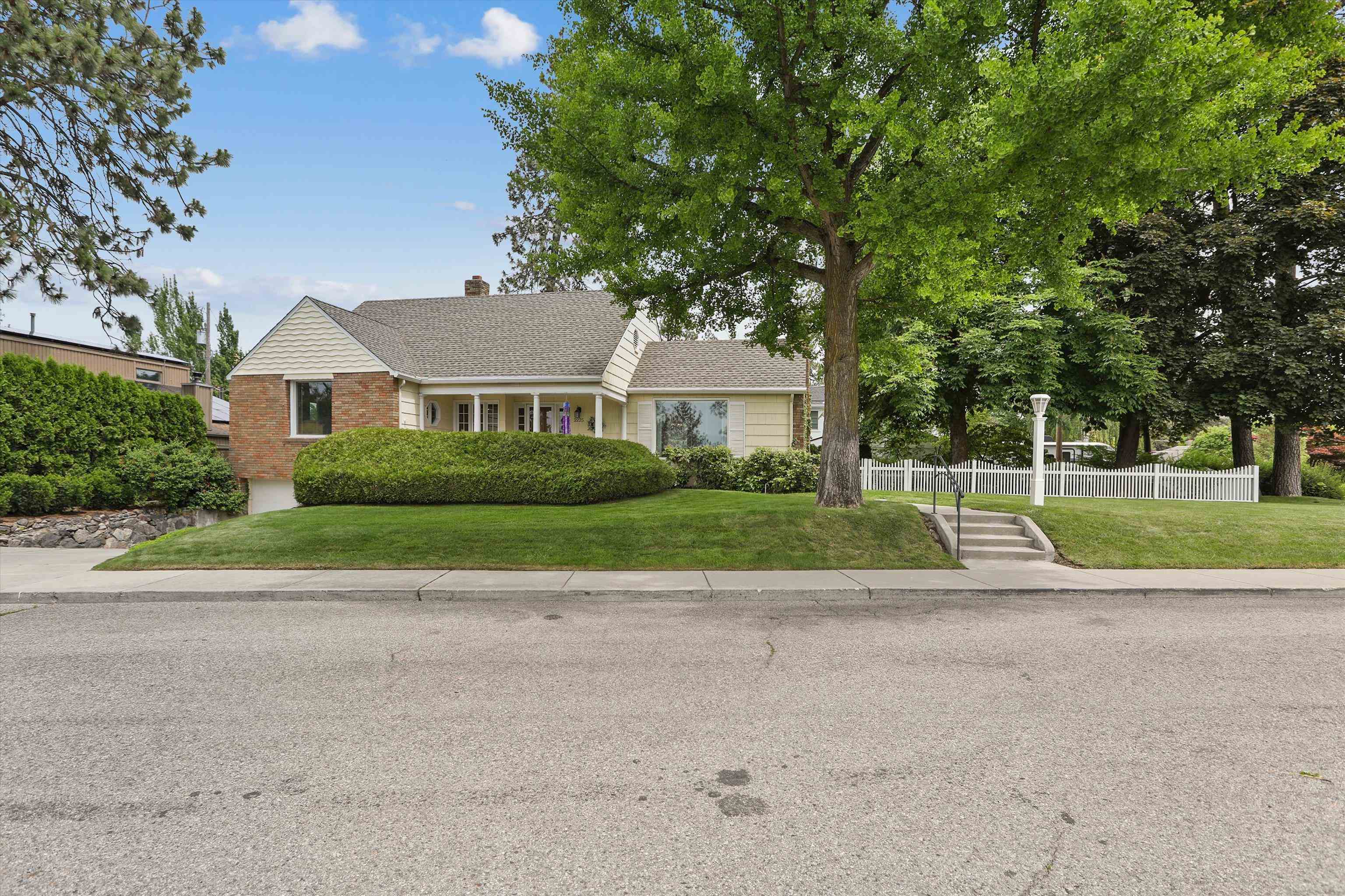 2225 S Adams St - Photo 1