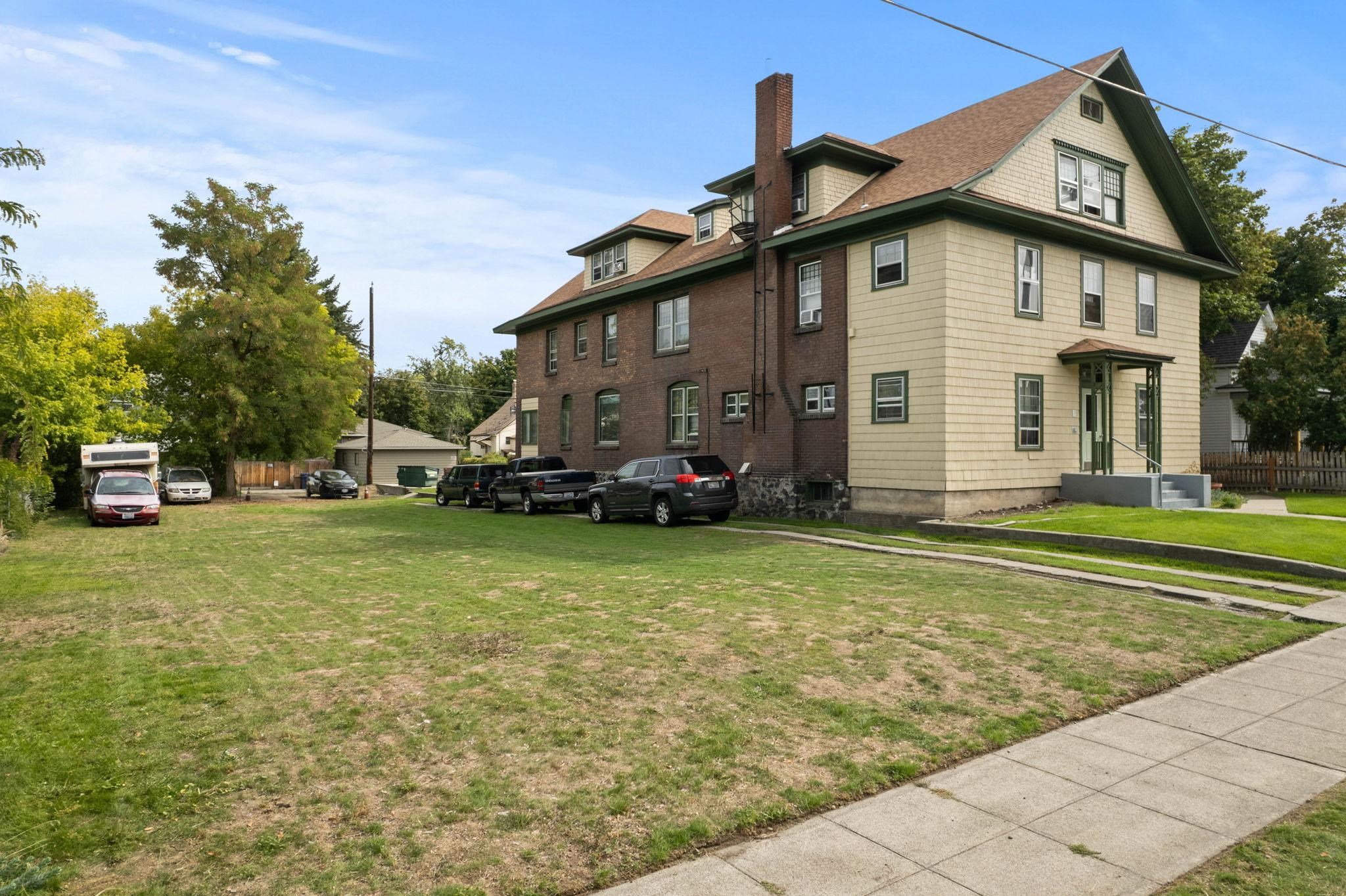 1414 N Lincoln St - Photo 2
