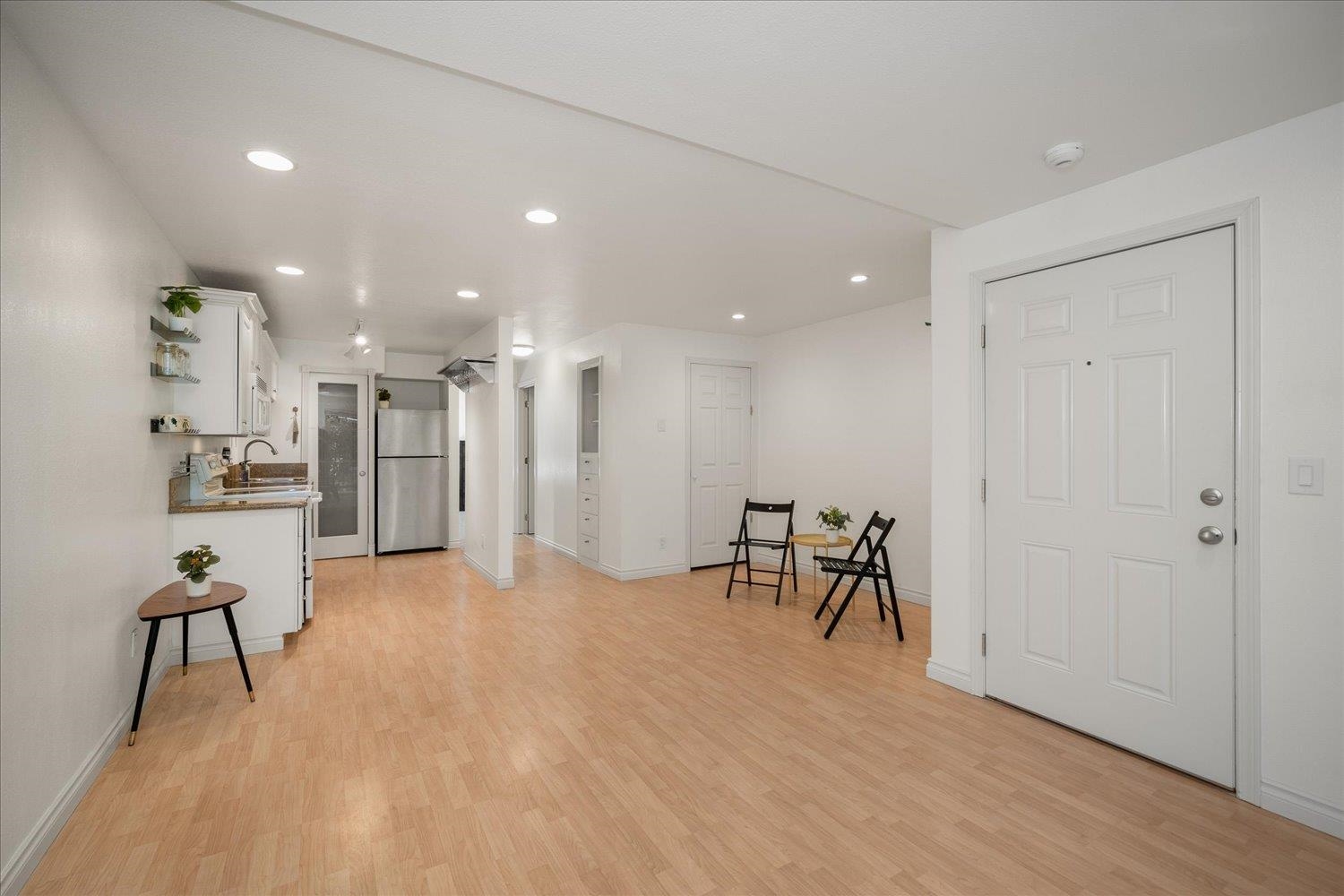 215 S CHESTNUT St - Photo 5