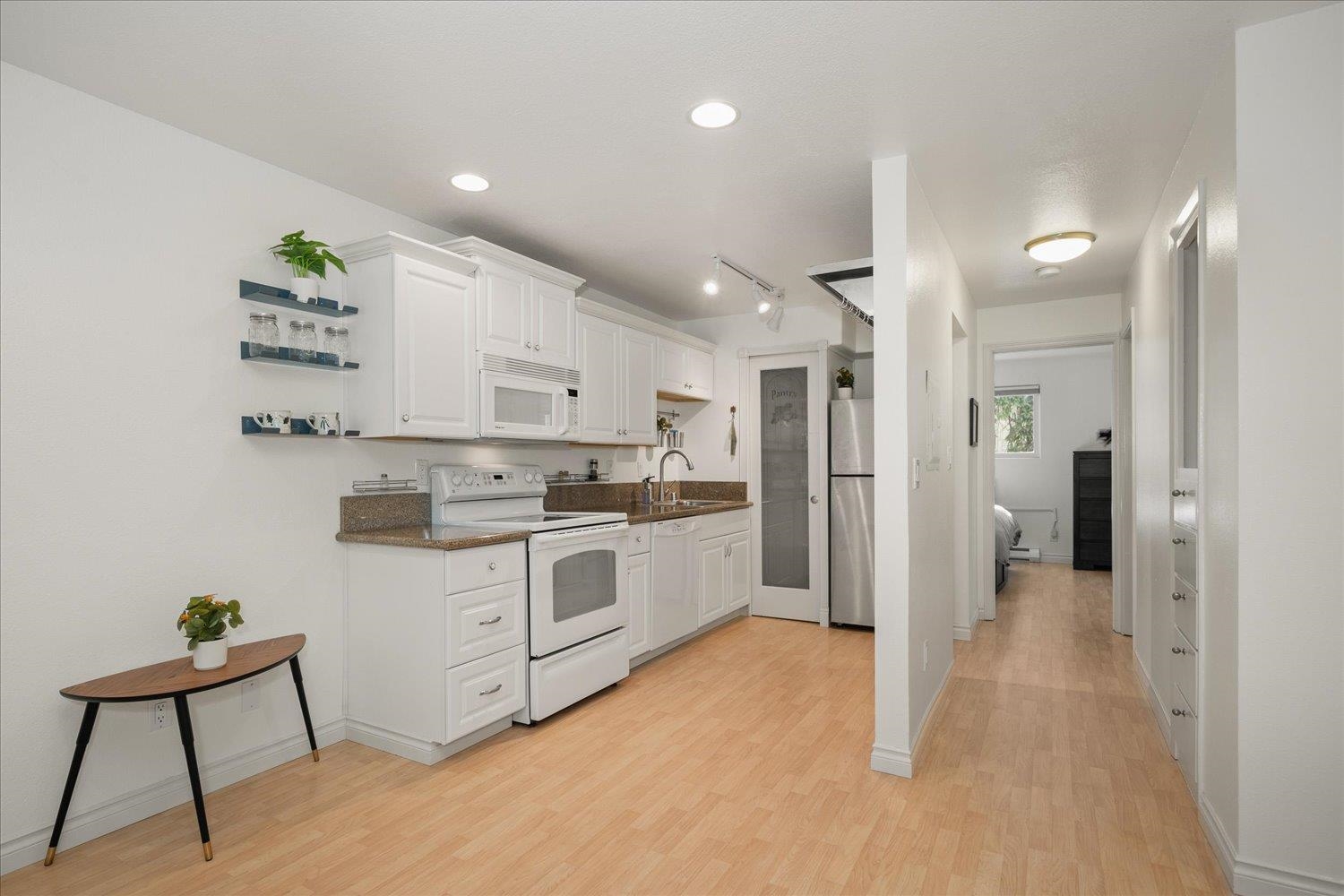 215 S CHESTNUT St - Photo 8