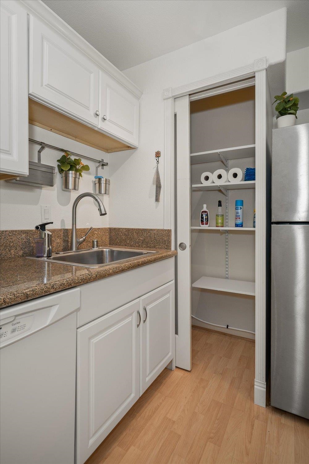 215 S CHESTNUT St - Photo 7