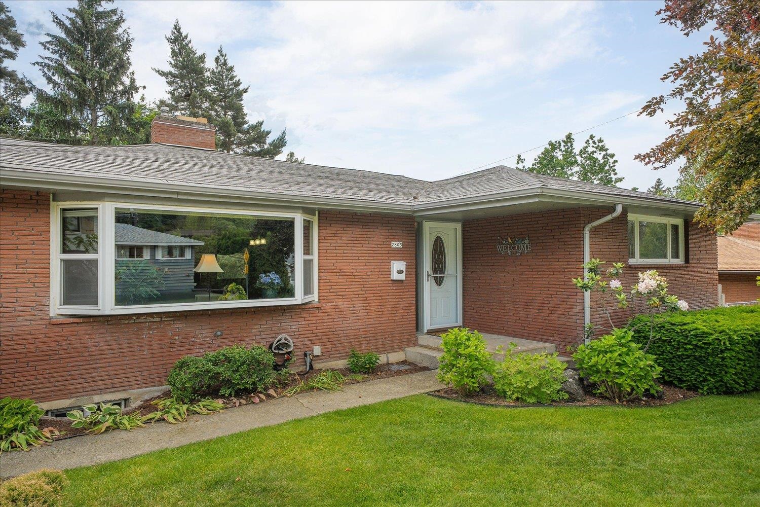 2805 W Woodside Ave - Photo 2