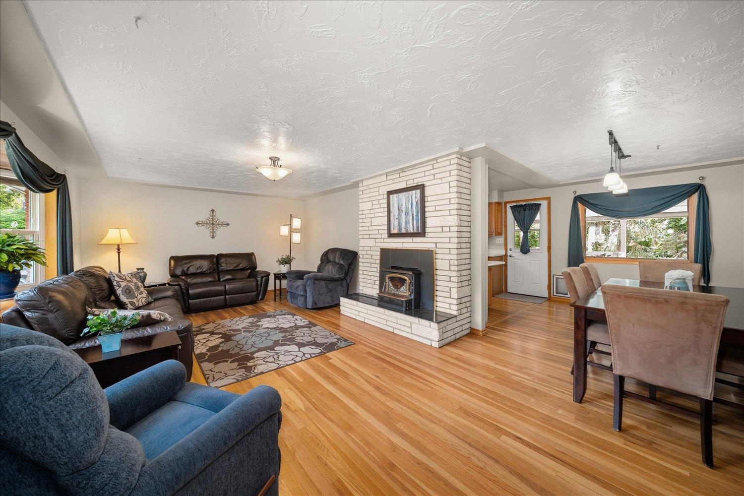 2805 W Woodside Ave - Photo 4