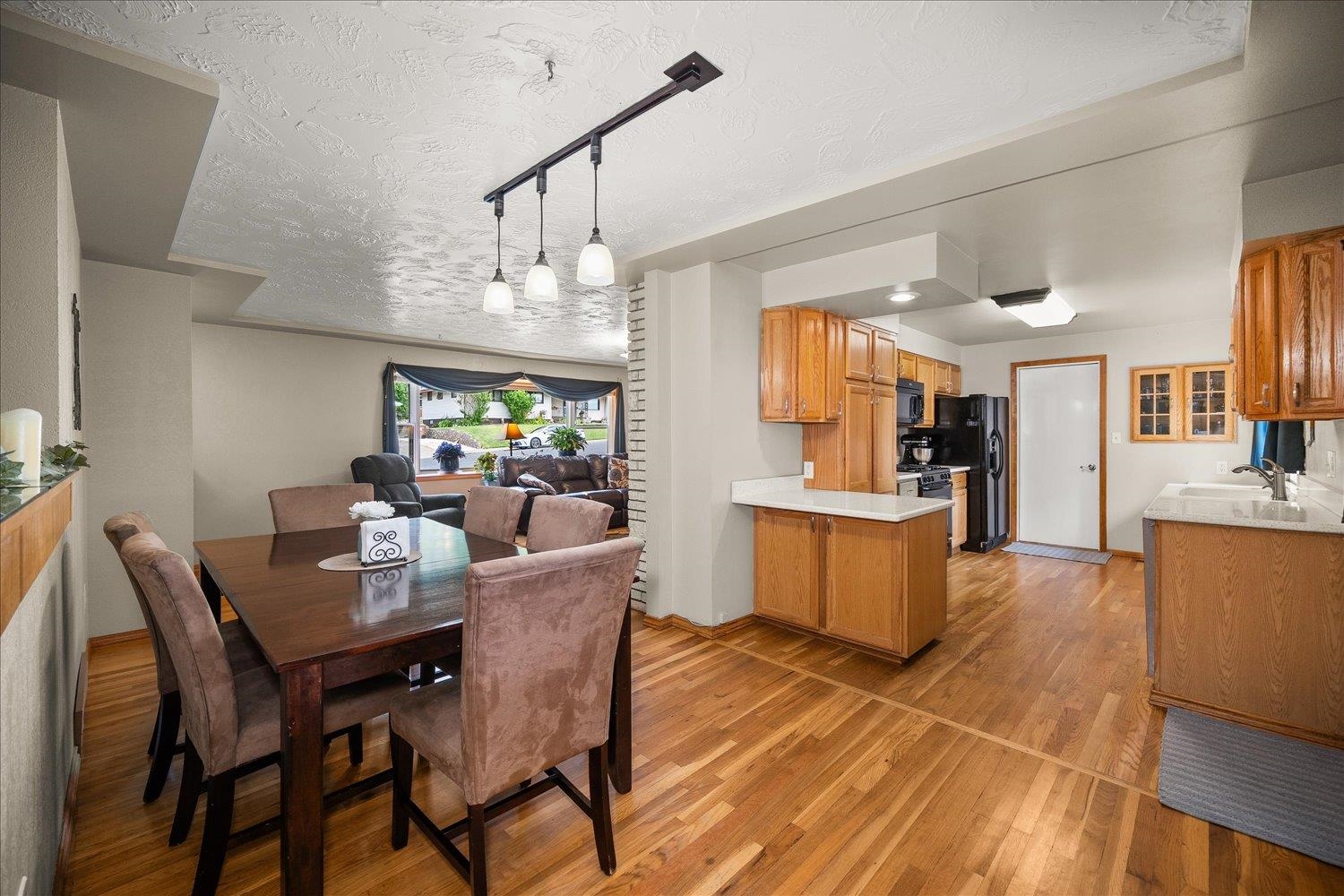 2805 W Woodside Ave - Photo 8