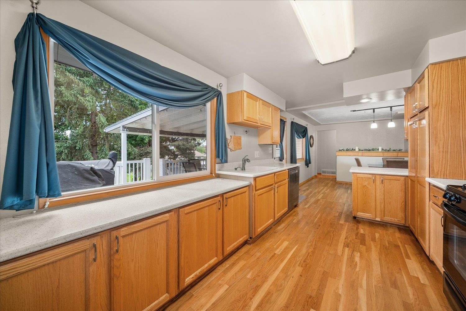 2805 W Woodside Ave - Photo 12