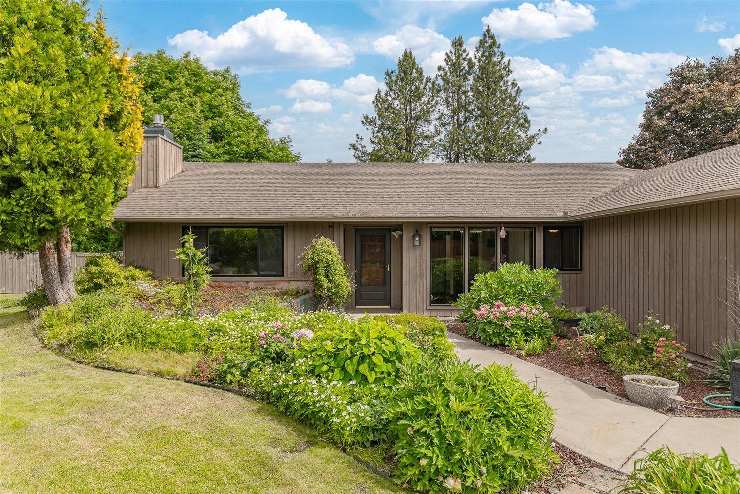 2115 E 56th Ct - Photo 2