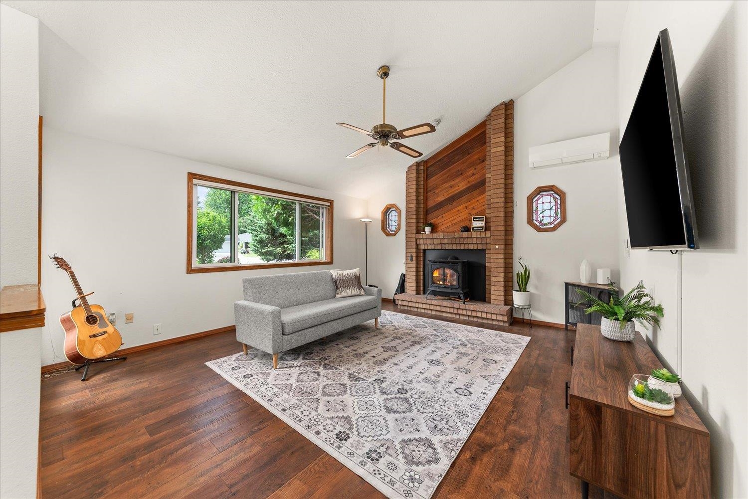 2115 E 56th Ct - Photo 4