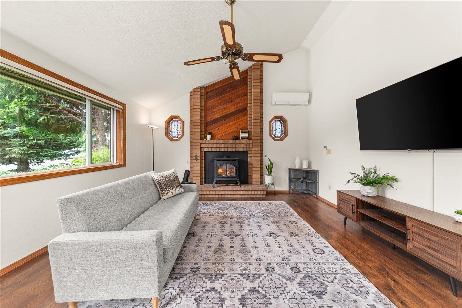 2115 E 56th Ct - Photo 5