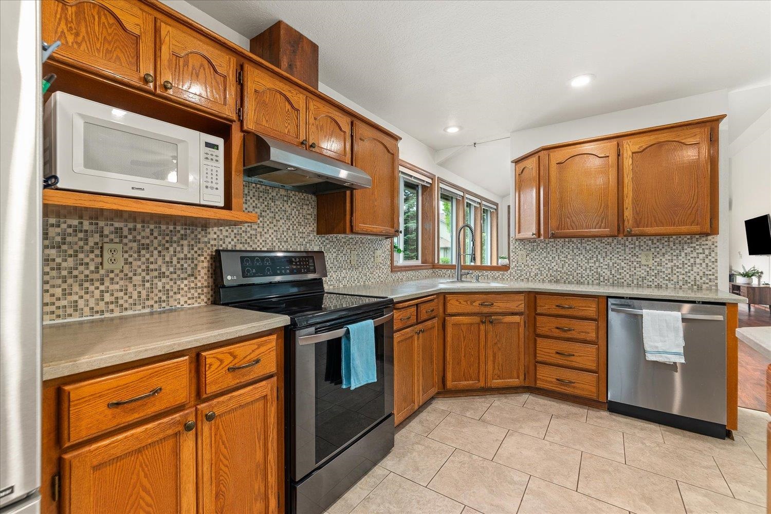 2115 E 56th Ct - Photo 9