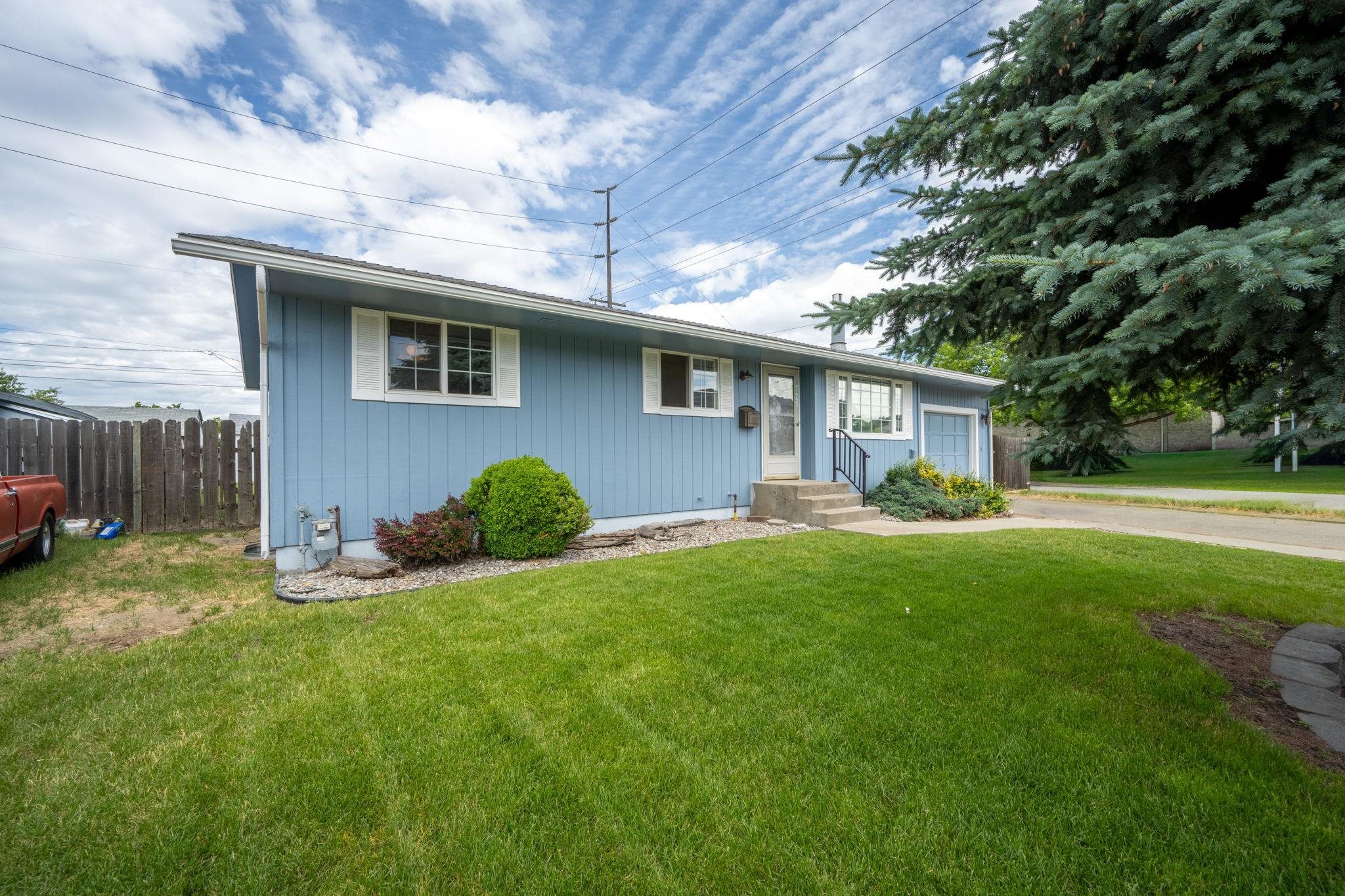 721 E Lyons Ave - Photo 2